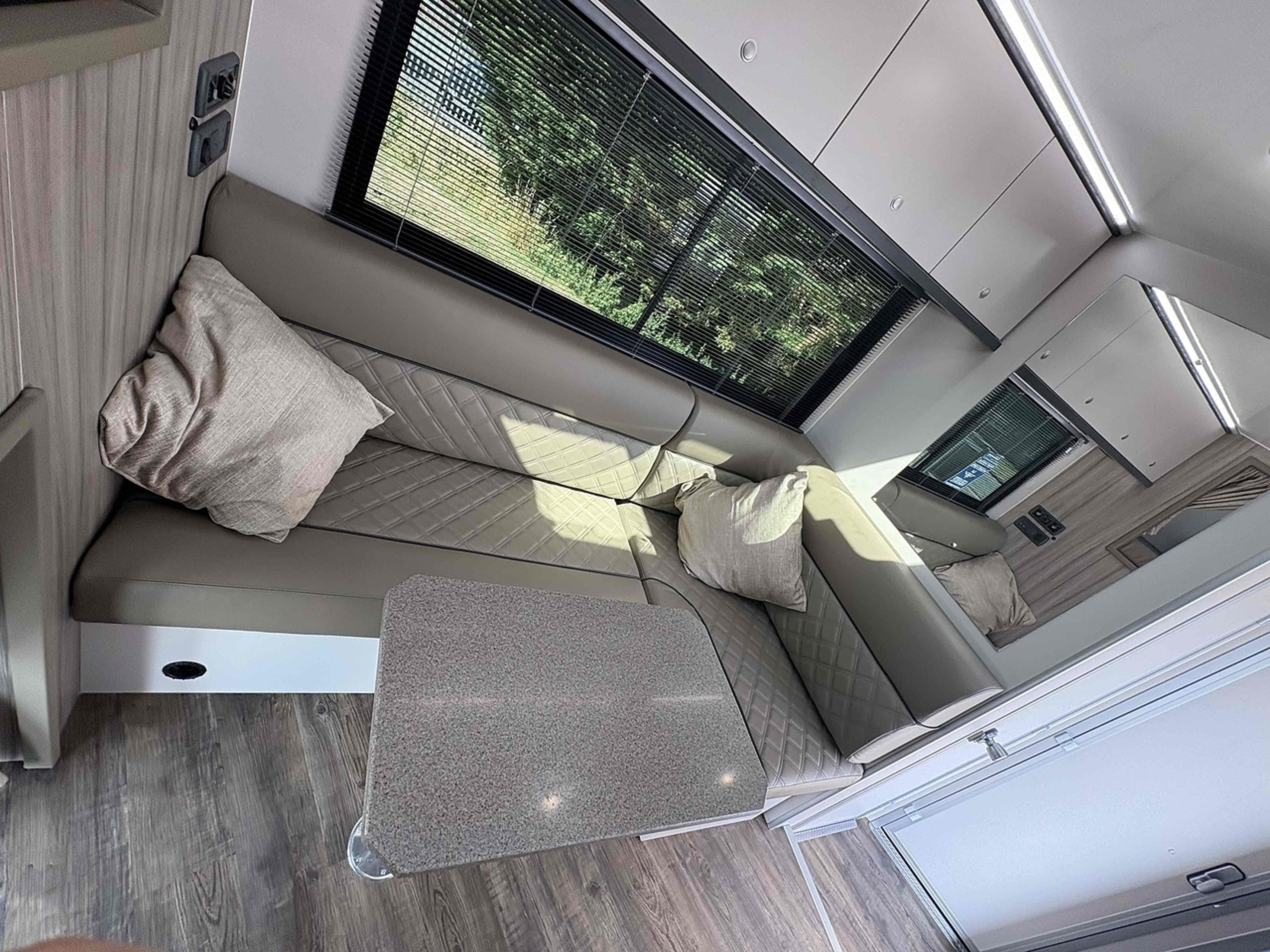 7.5t DAF LF by PRB Horseboxes - image 13 of 18