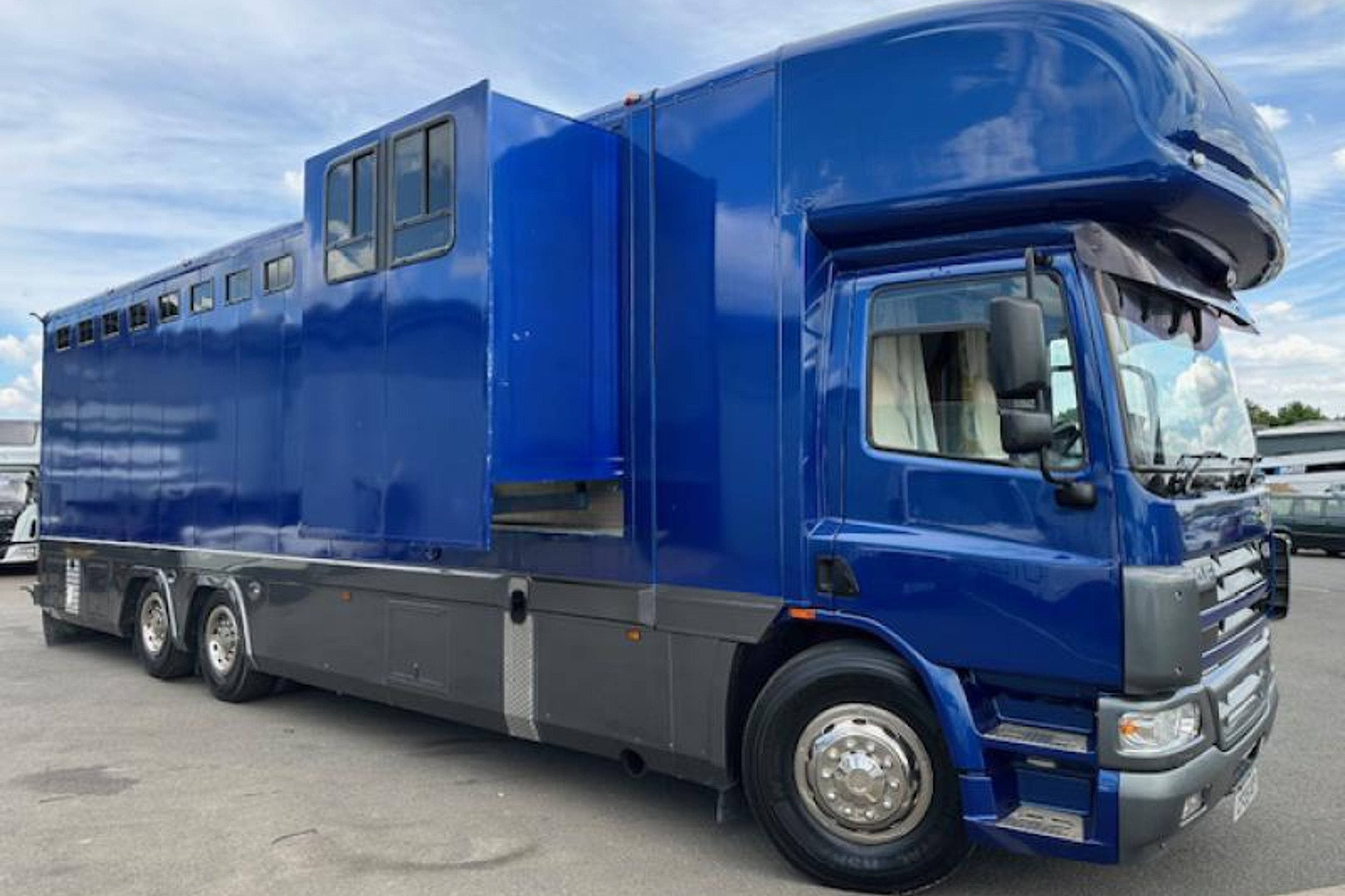 2005 26t QC Horseboxes
