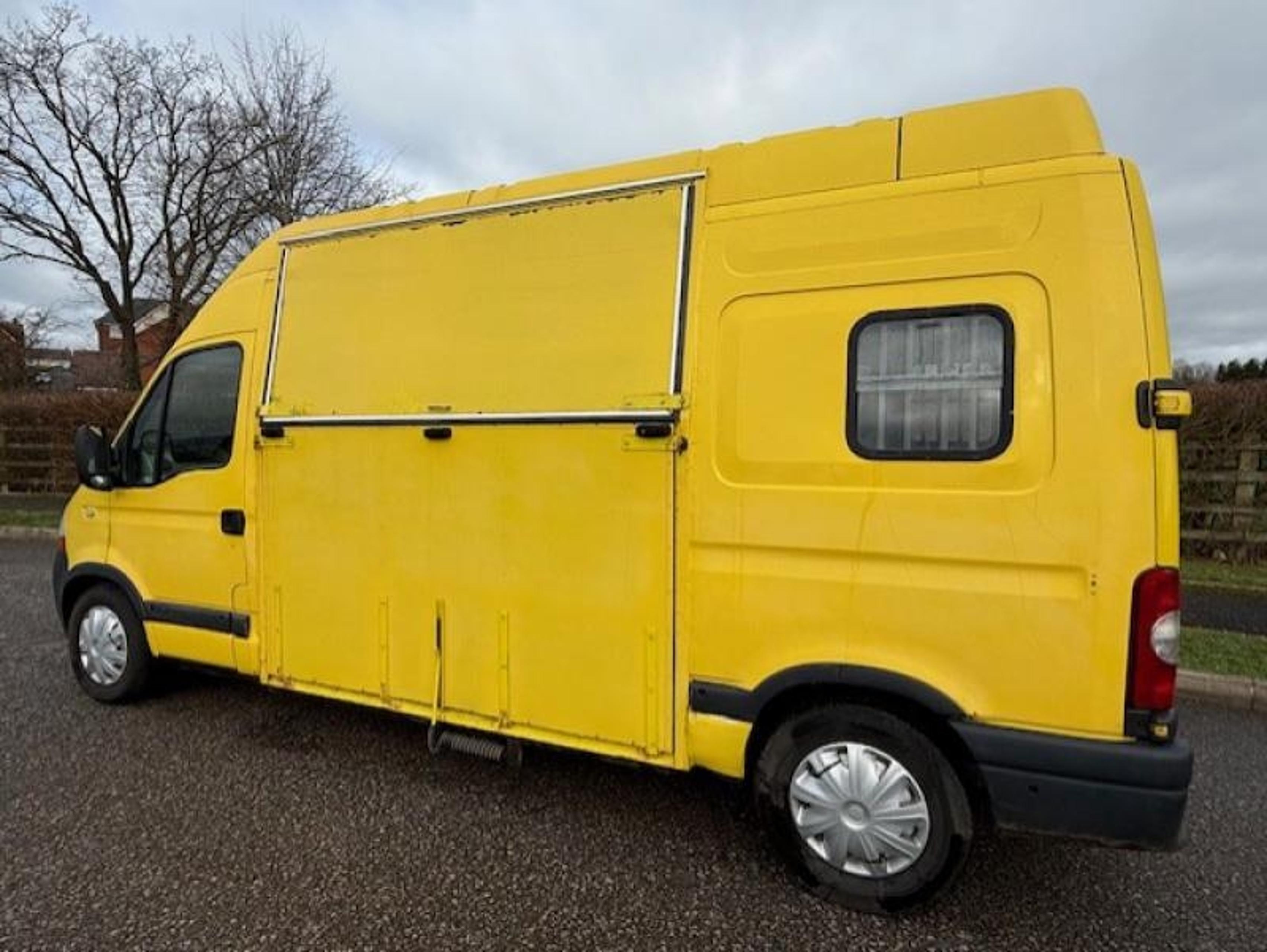 3.5t Renault Master by Can-Van - image 7 of 17