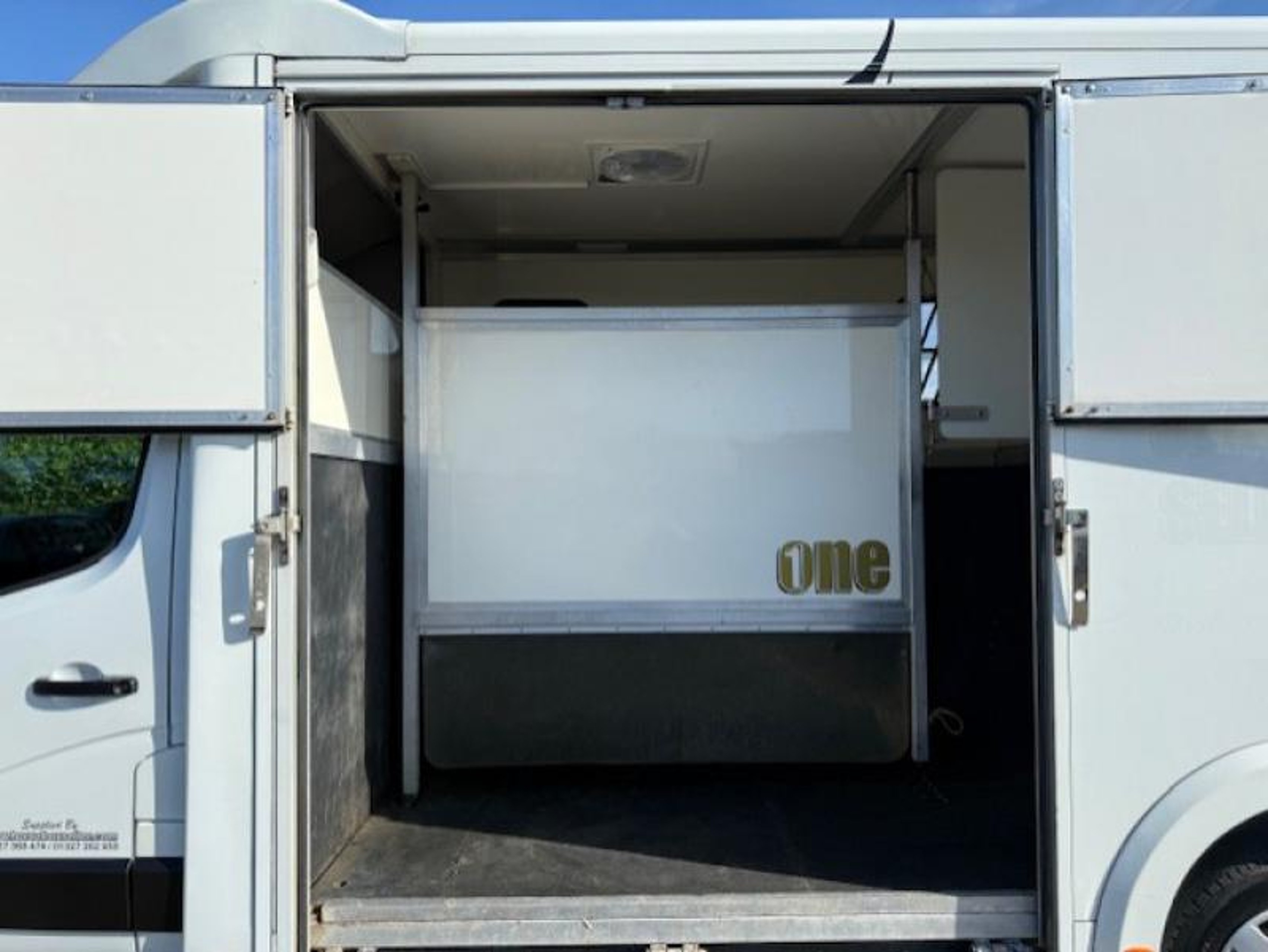 3.5T Bloomfields One - Renault Master - image 7 of 10