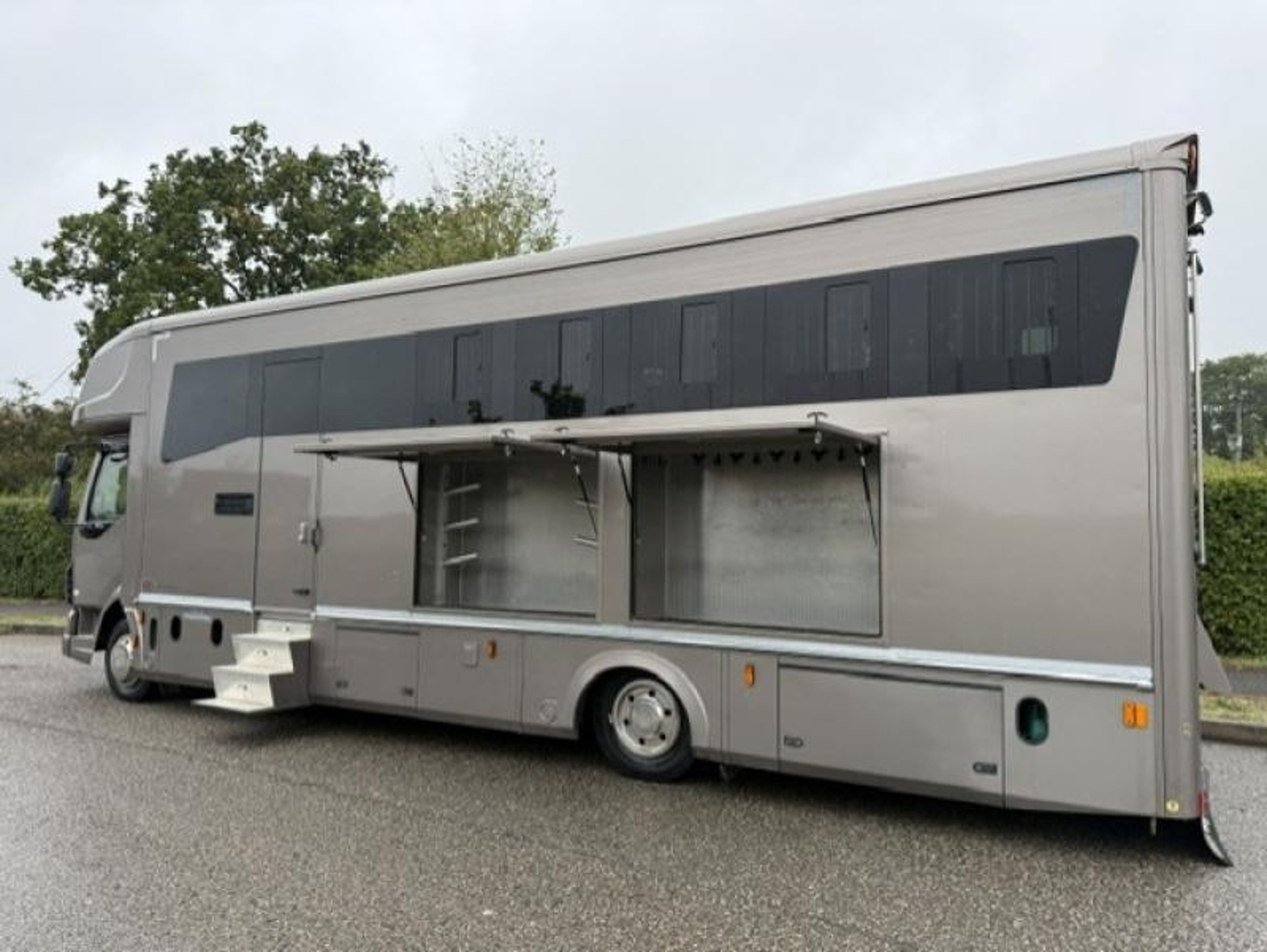 12t DAF Lf 220 by JM Horseboxes - image 6 of 17
