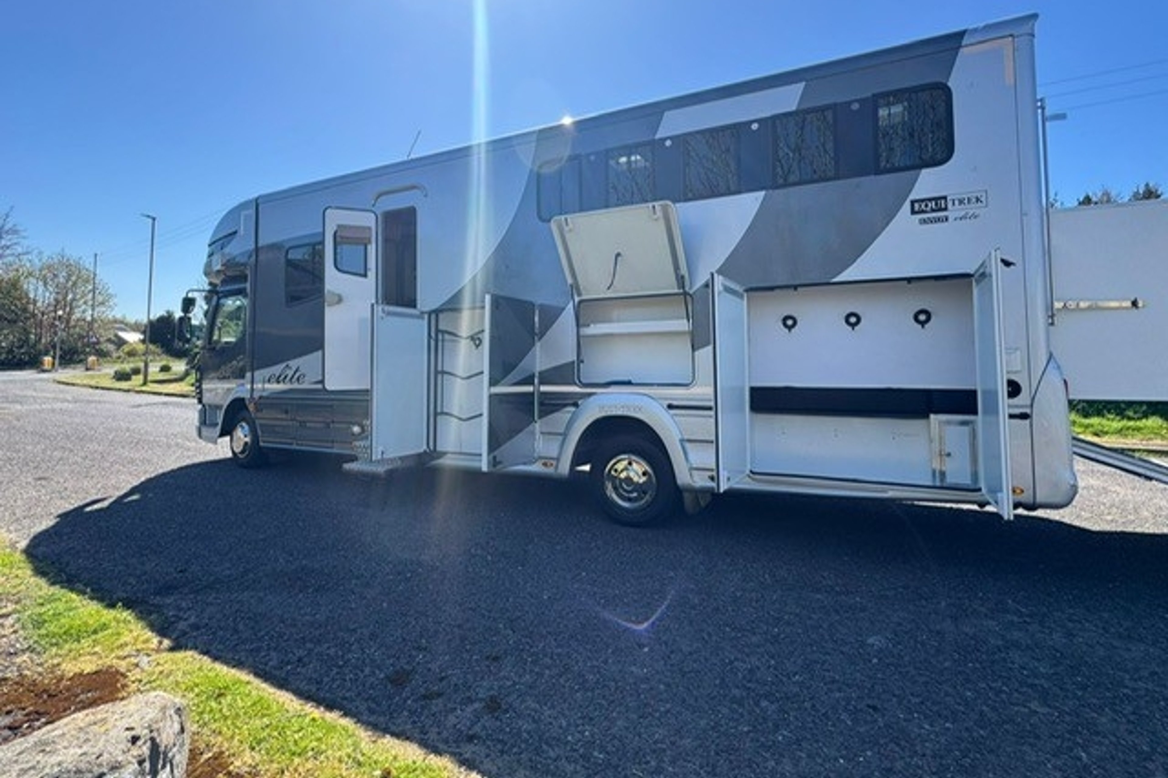 12T Equi-Trek Envoy Elite - 2021