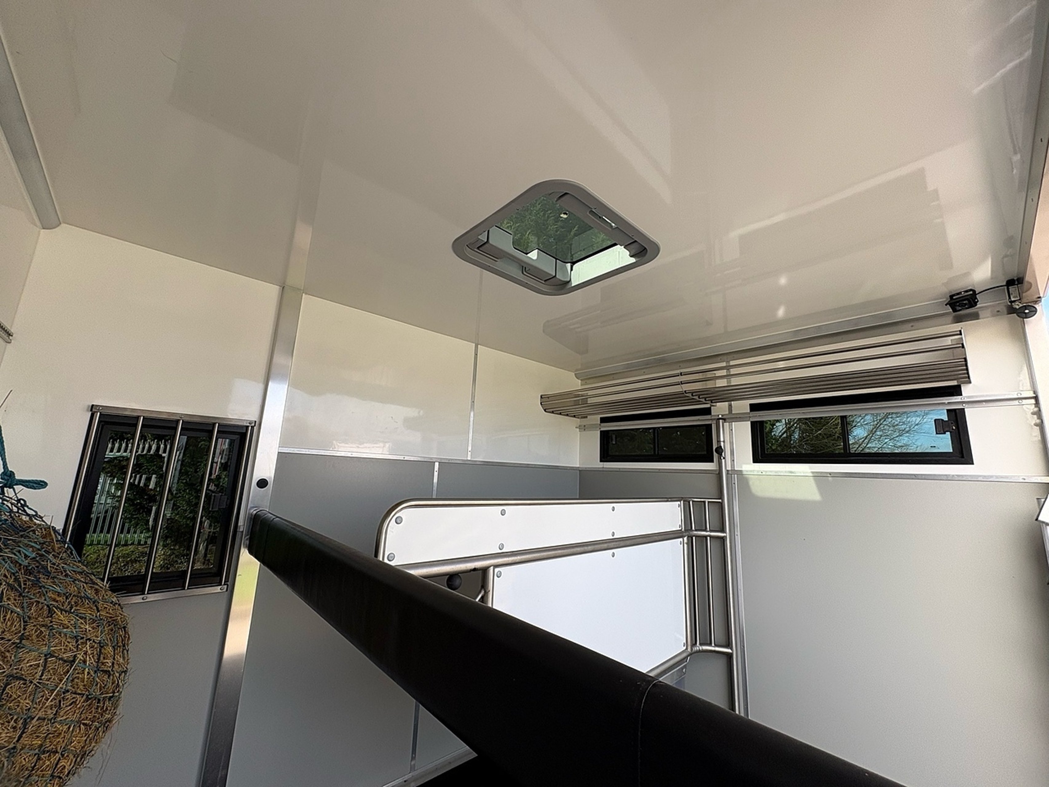 7.2t Iveco by PRB Horseboxes - image 6 of 18