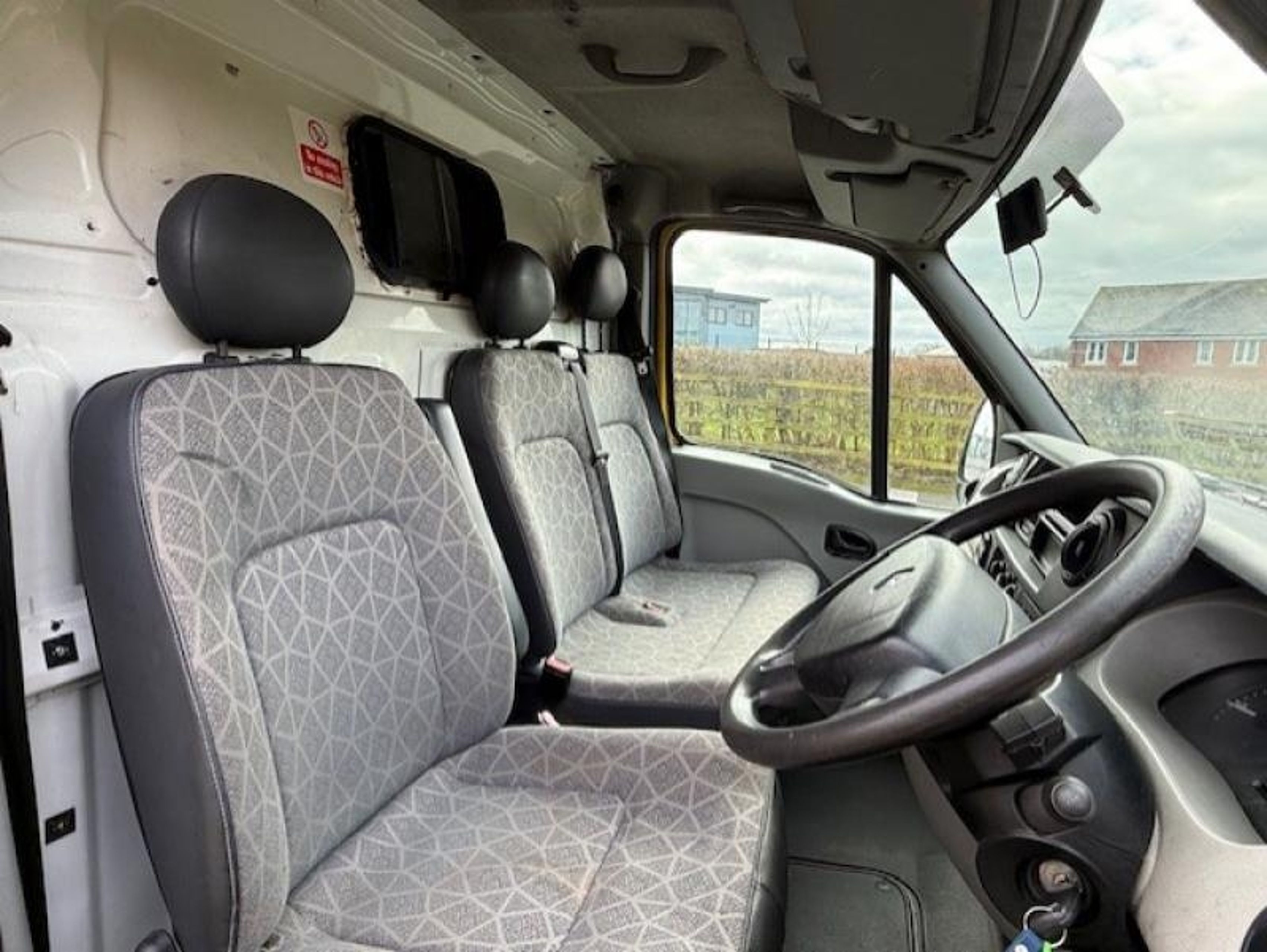 3.5t Renault Master by Can-Van - image 2 of 17