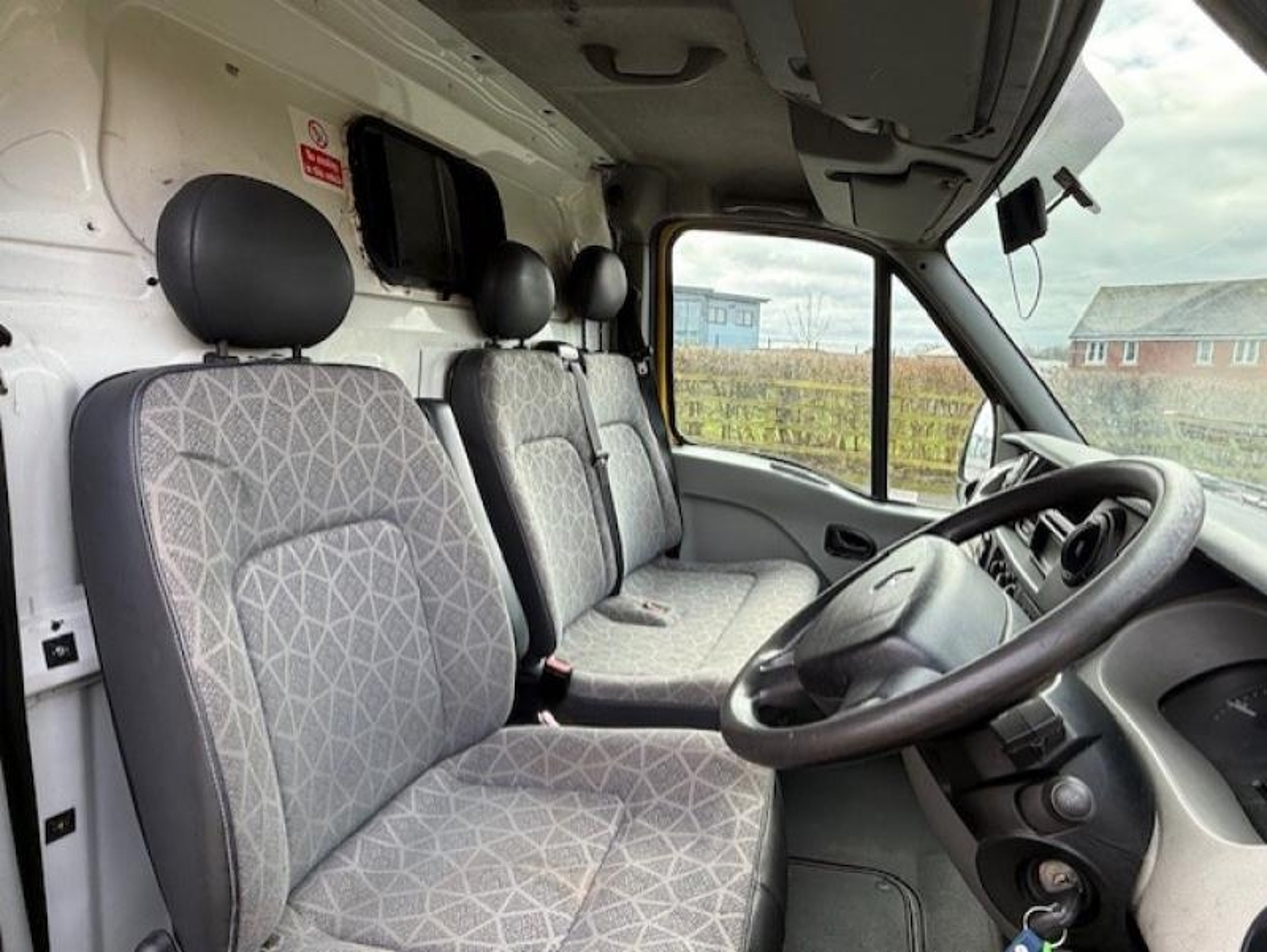 3.5t Renault Master by Can-Van - image 2 of 17