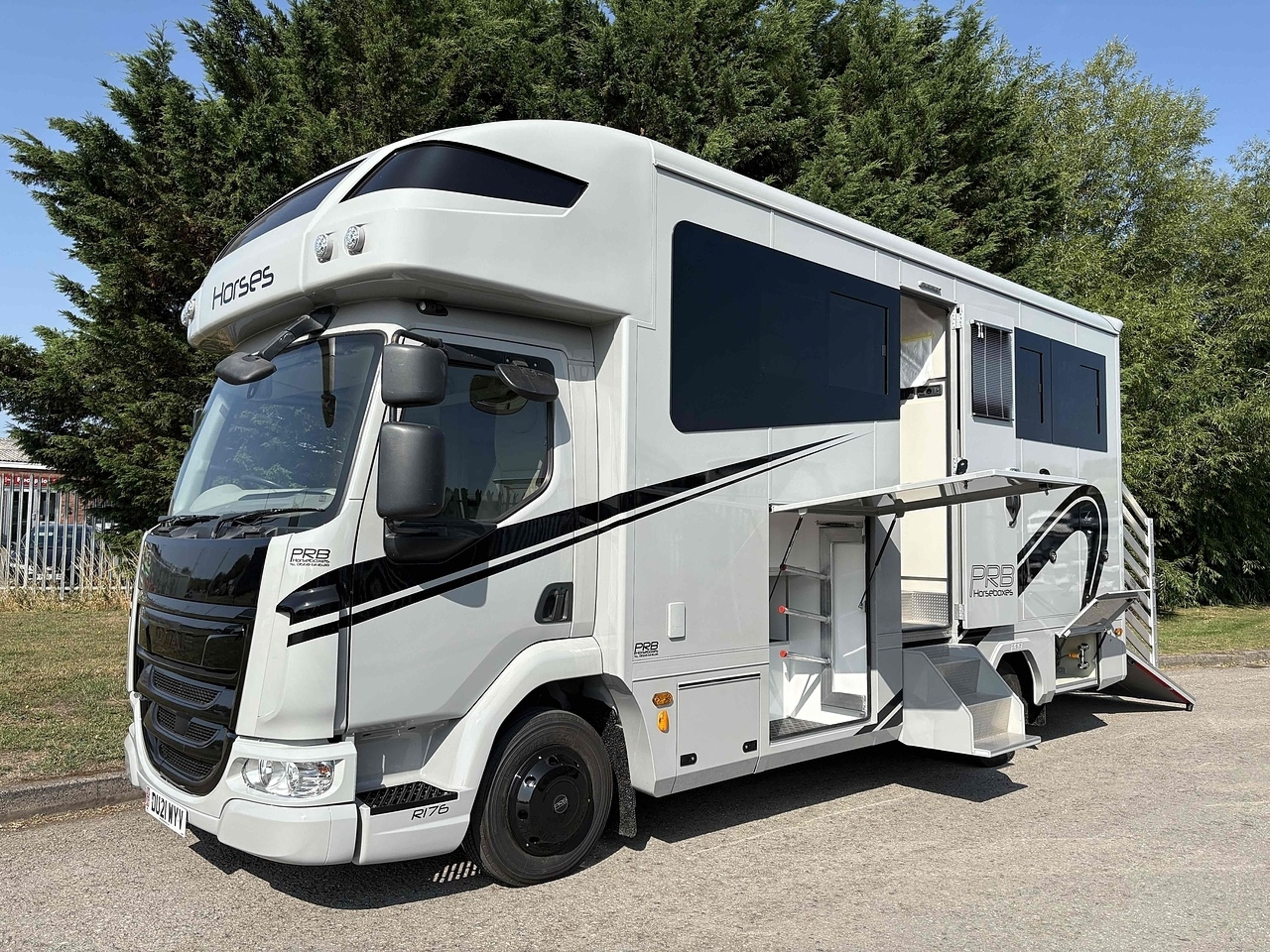7.5t DAF LF by PRB Horseboxes - image 2 of 18