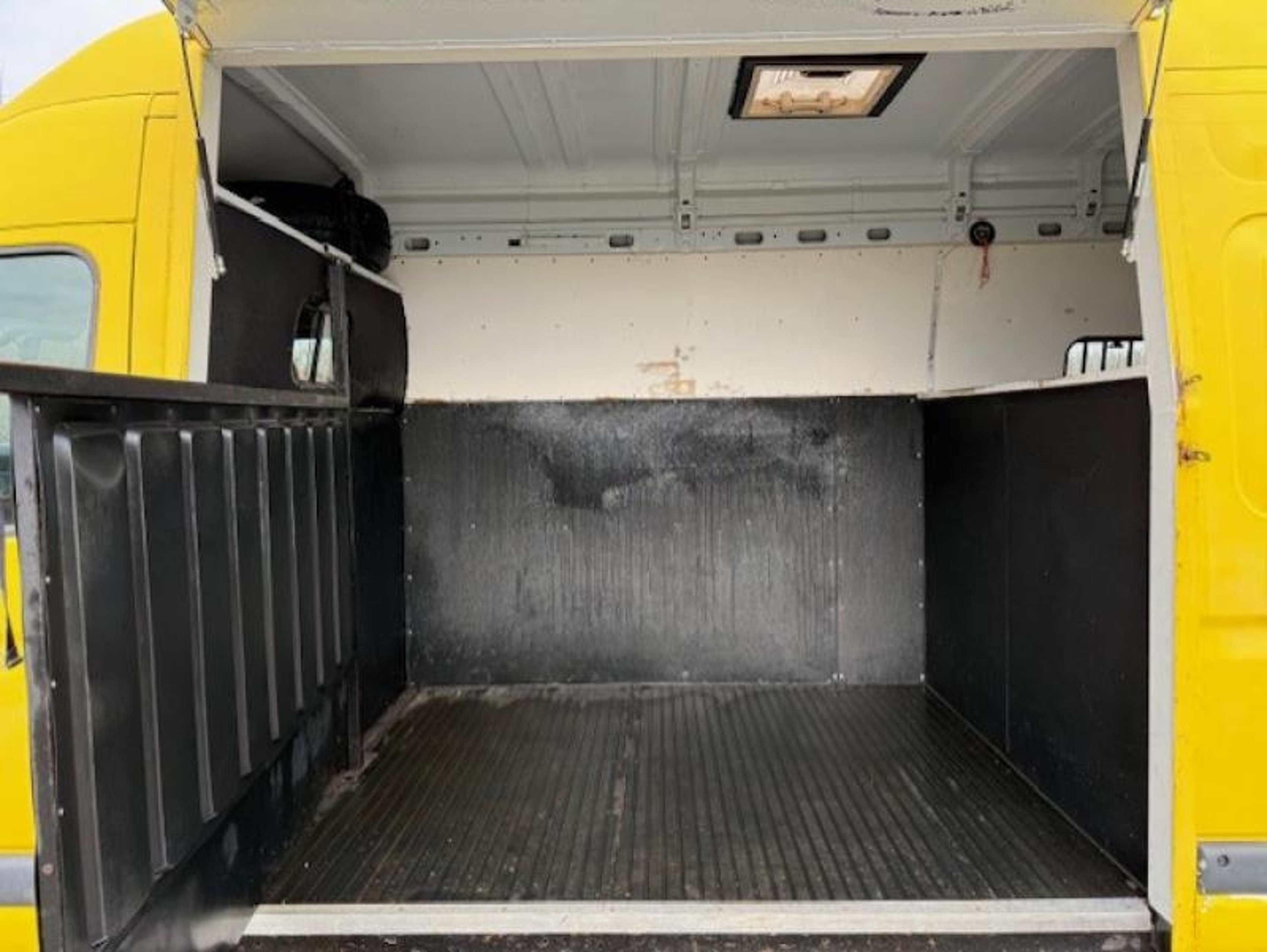 3.5t Renault Master by Can-Van - image 12 of 17