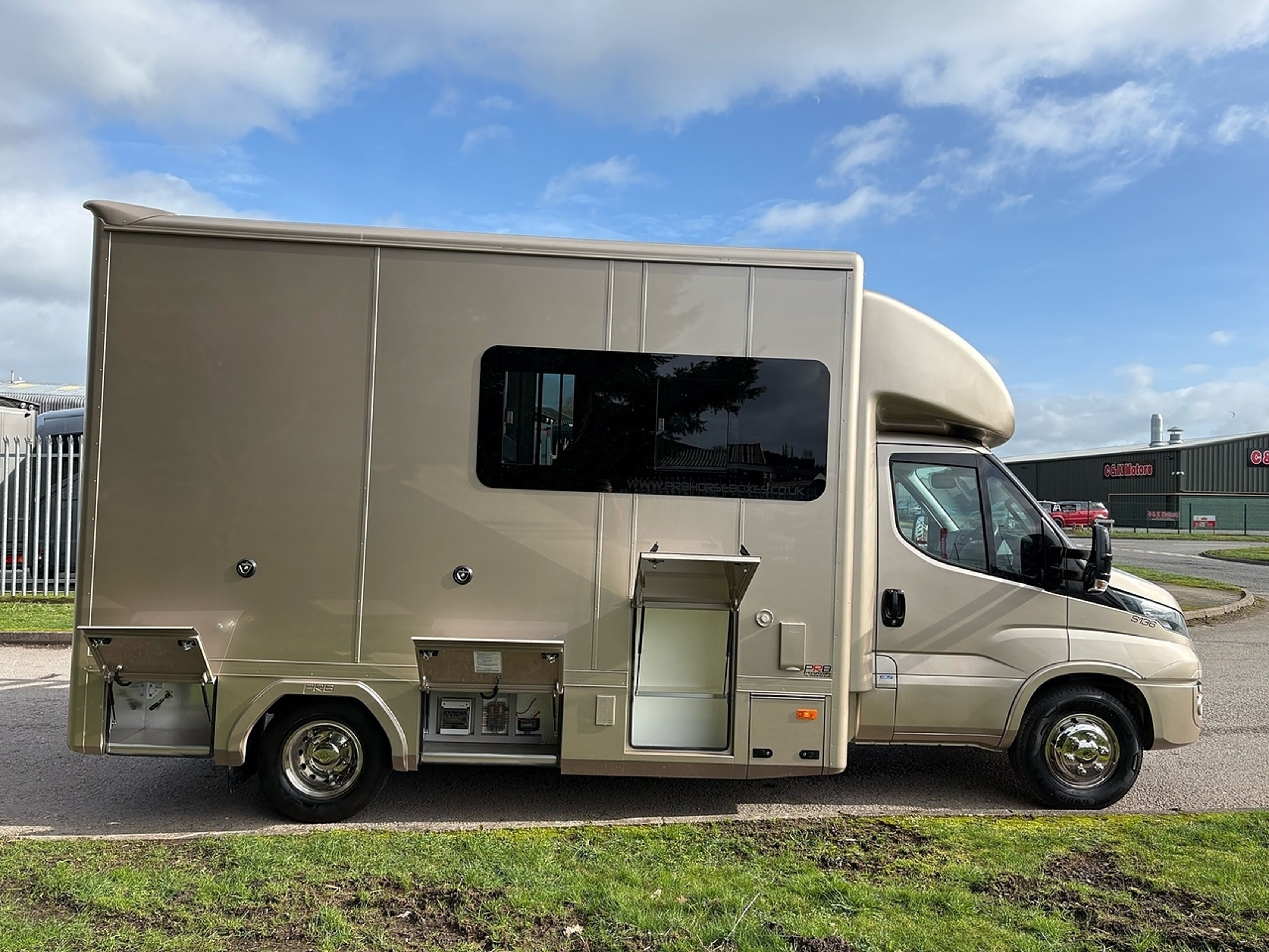7.2t Iveco by PRB Horseboxes - image 9 of 18