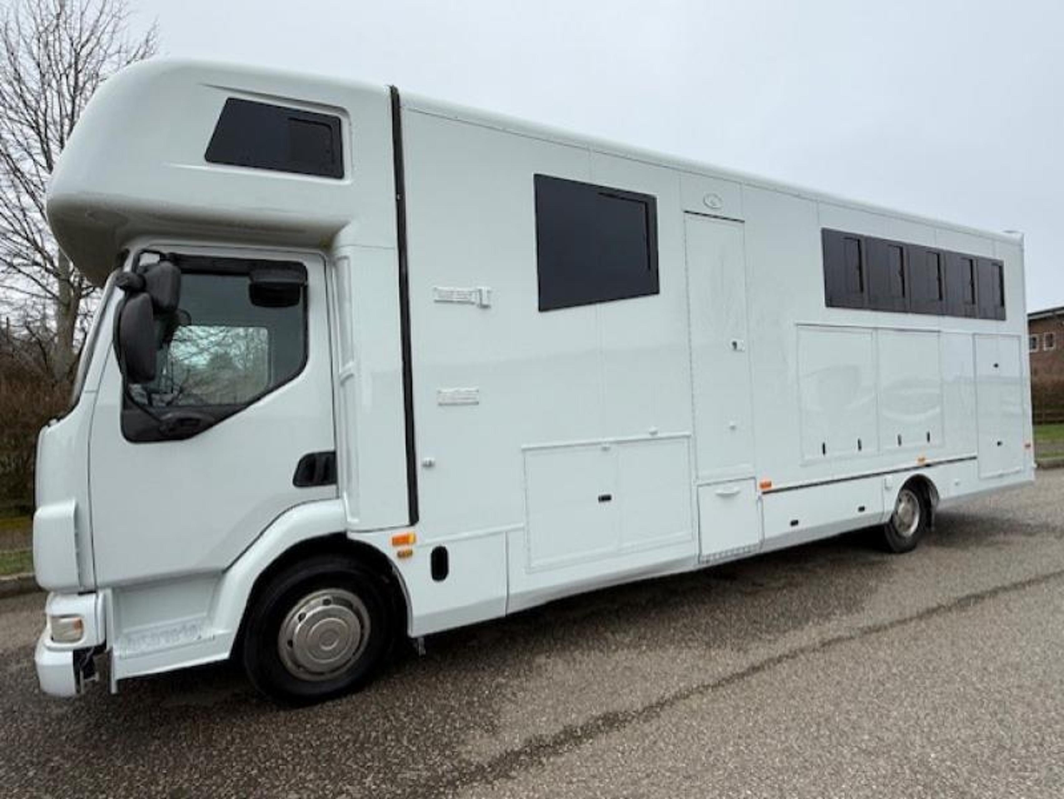 12t DAF Lf 180 by Tristar Horseboxes - image 4 of 18