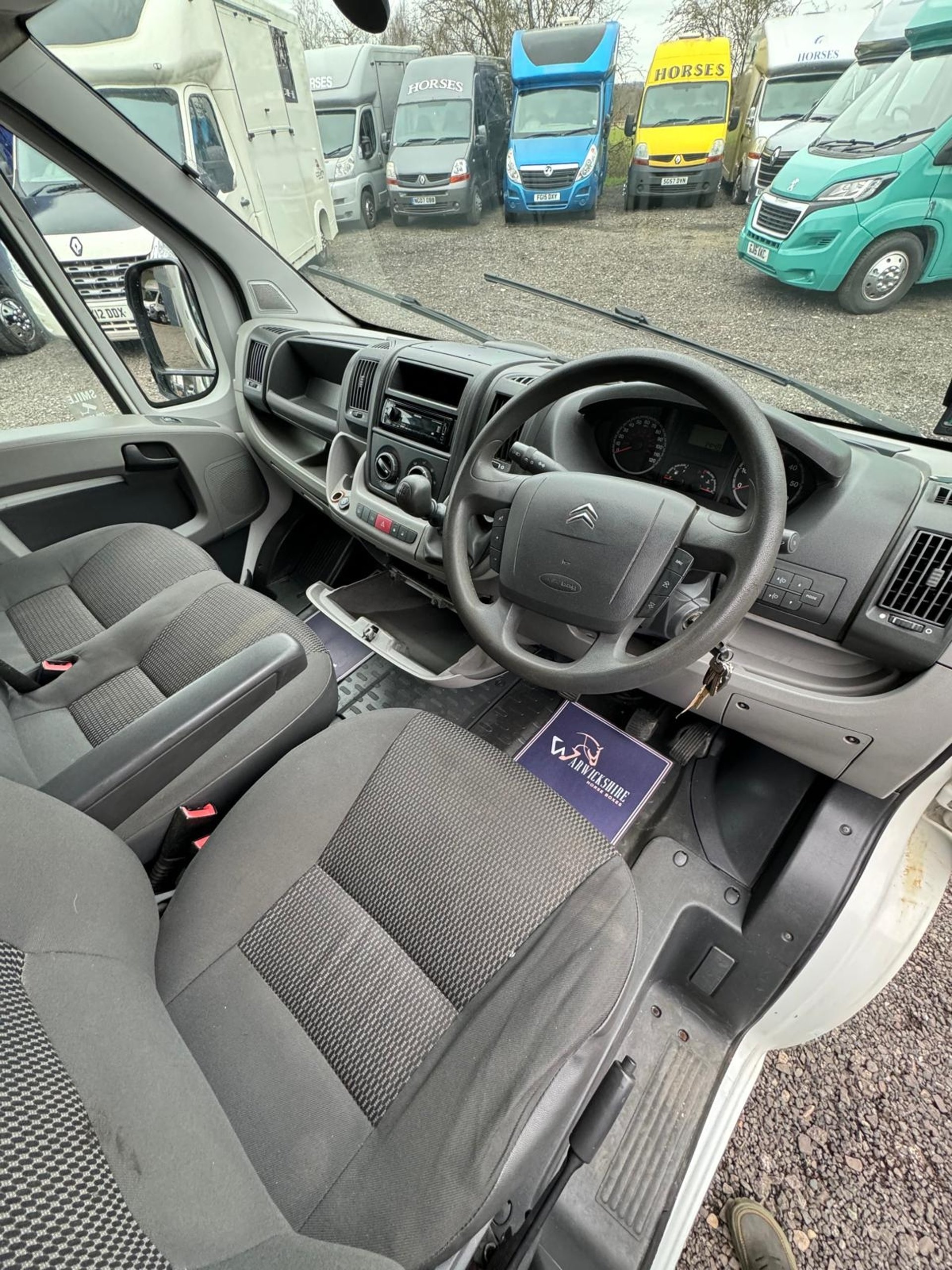 3.5t Citroën Relay - Open Plan Layout - image 10 of 12