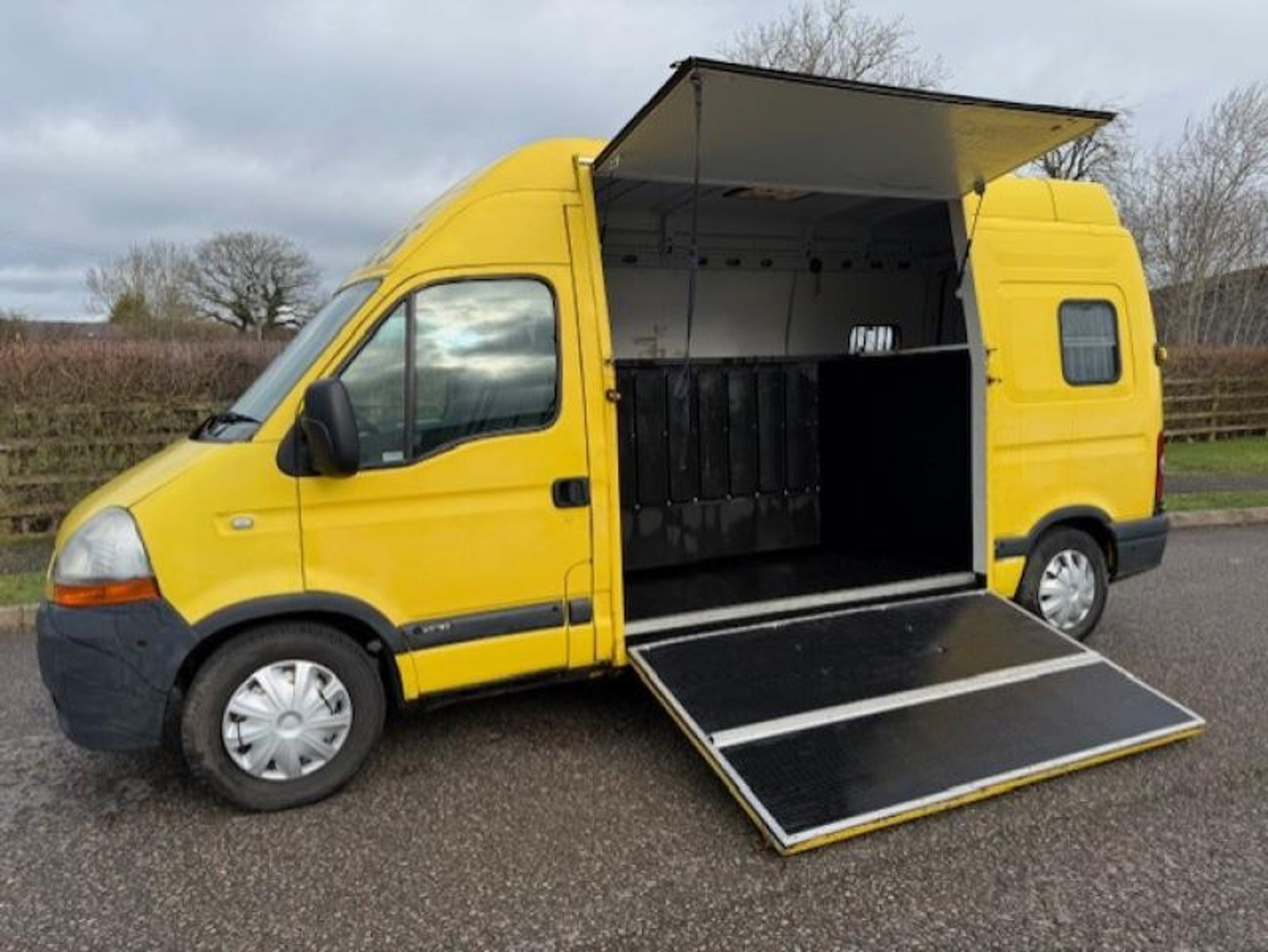 3.5t Renault Master by Can-Van - image 14 of 17