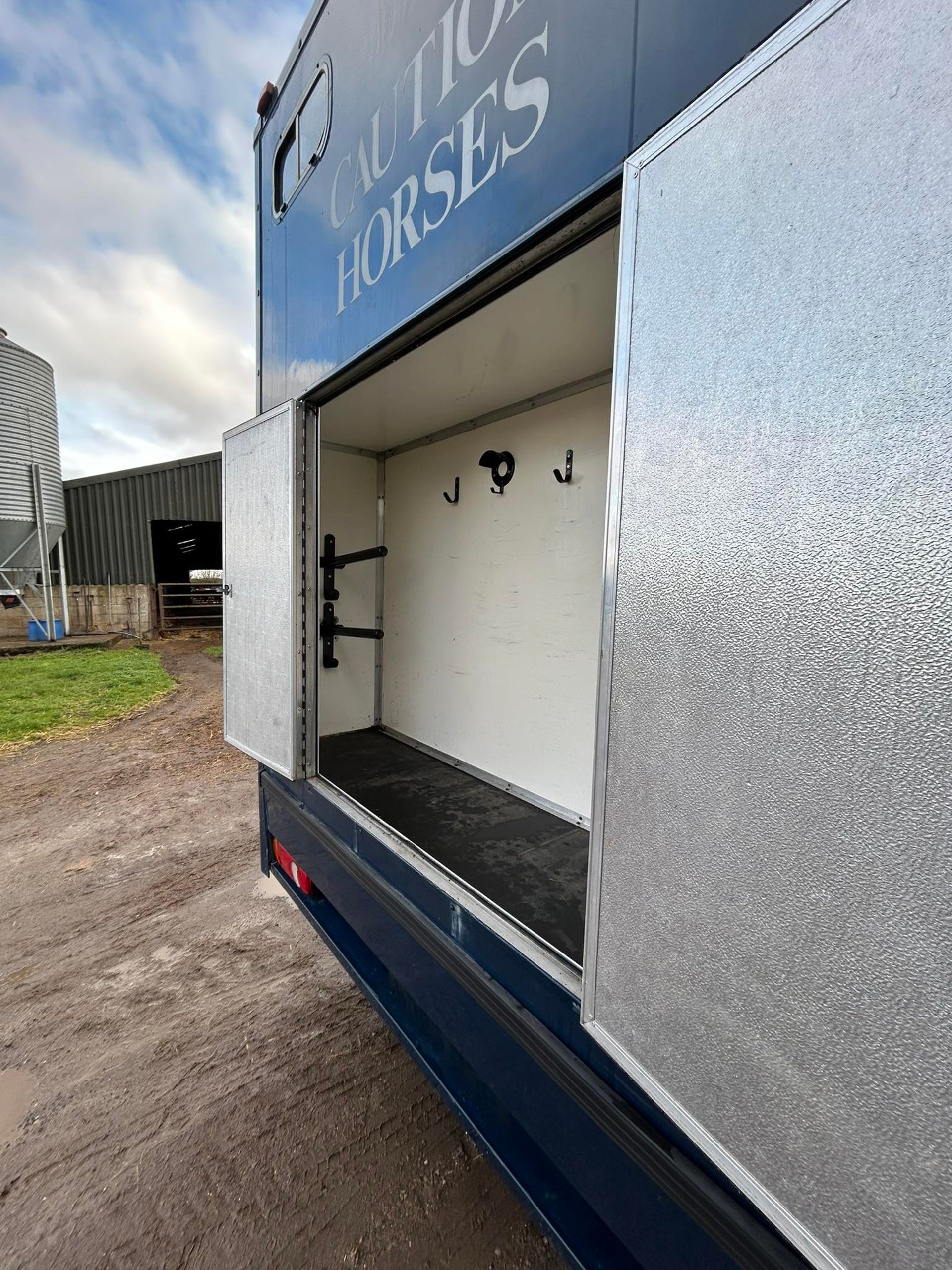 2003 6.5T Iveco Trophy Twin - image 11 of 13