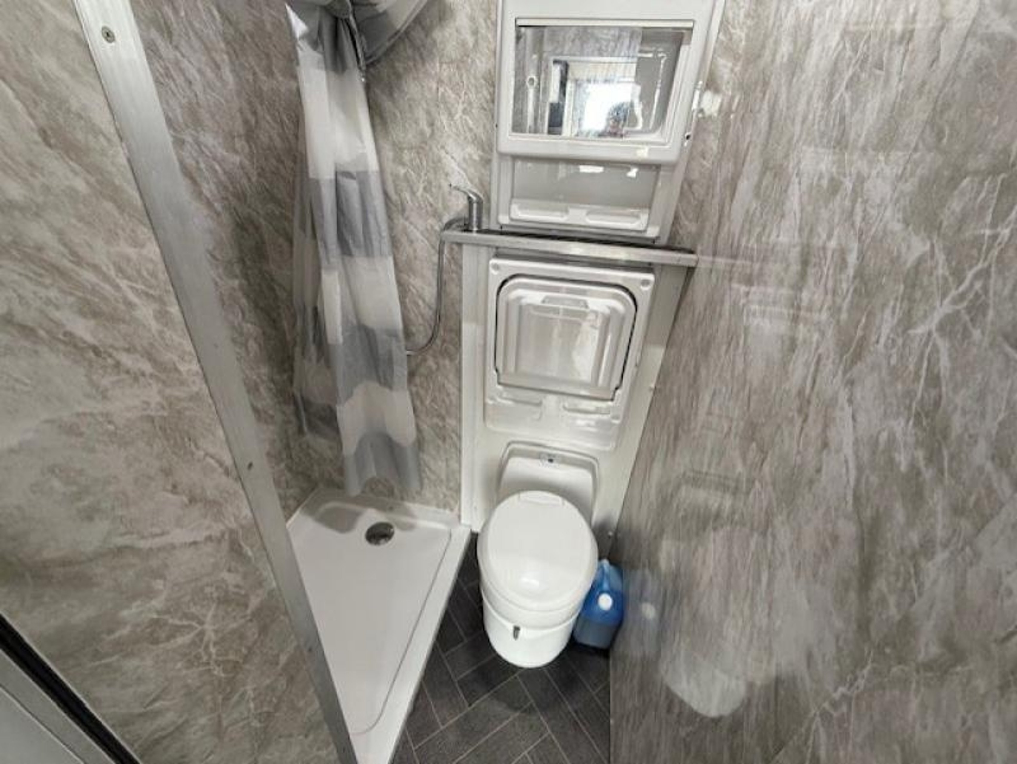 18T Iveco Eurocargo by Hayling Island Coach Builders - image 12 of 16