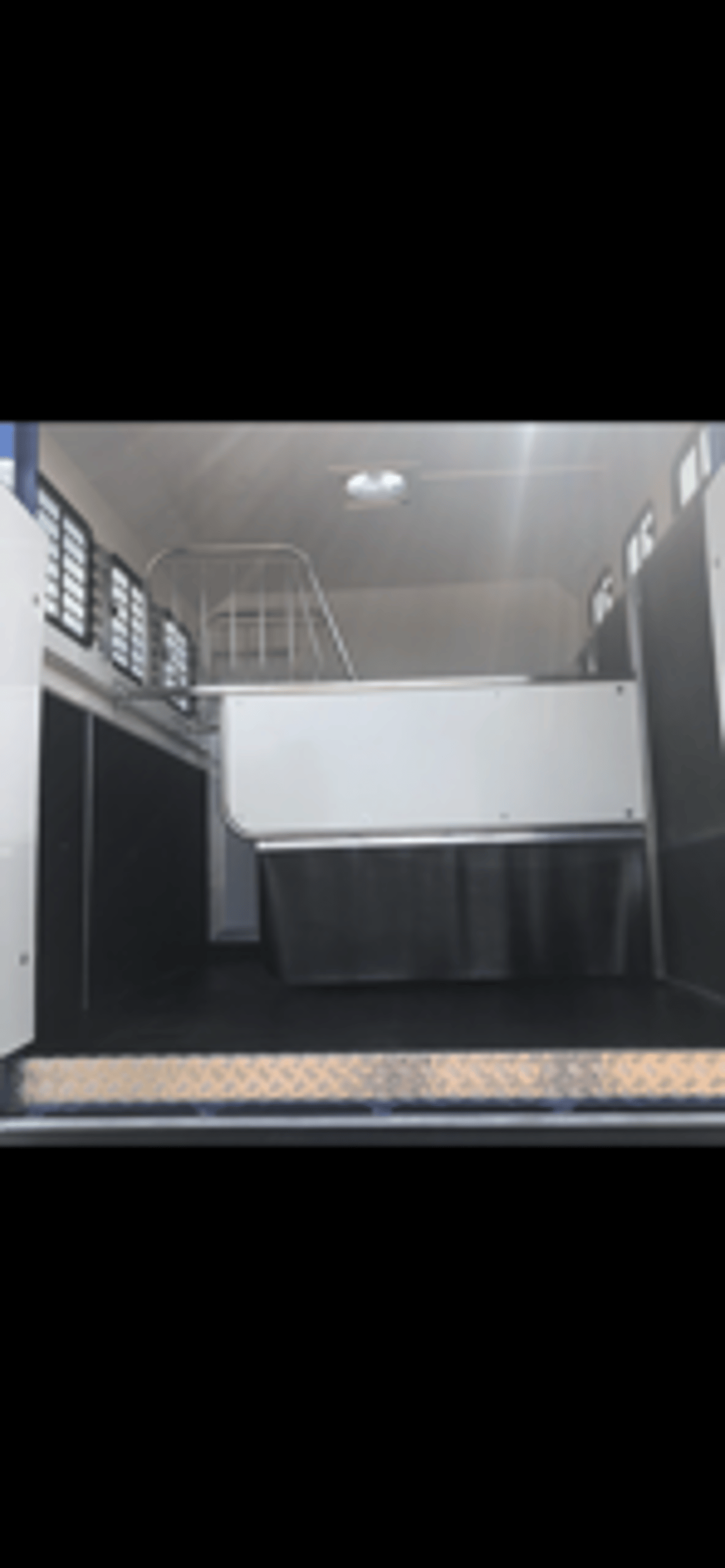 7.5t DAF LF 150 - Euro 6 Bespoke Coachbuilt Horsebox - Stalled for Three - image 9 of 18