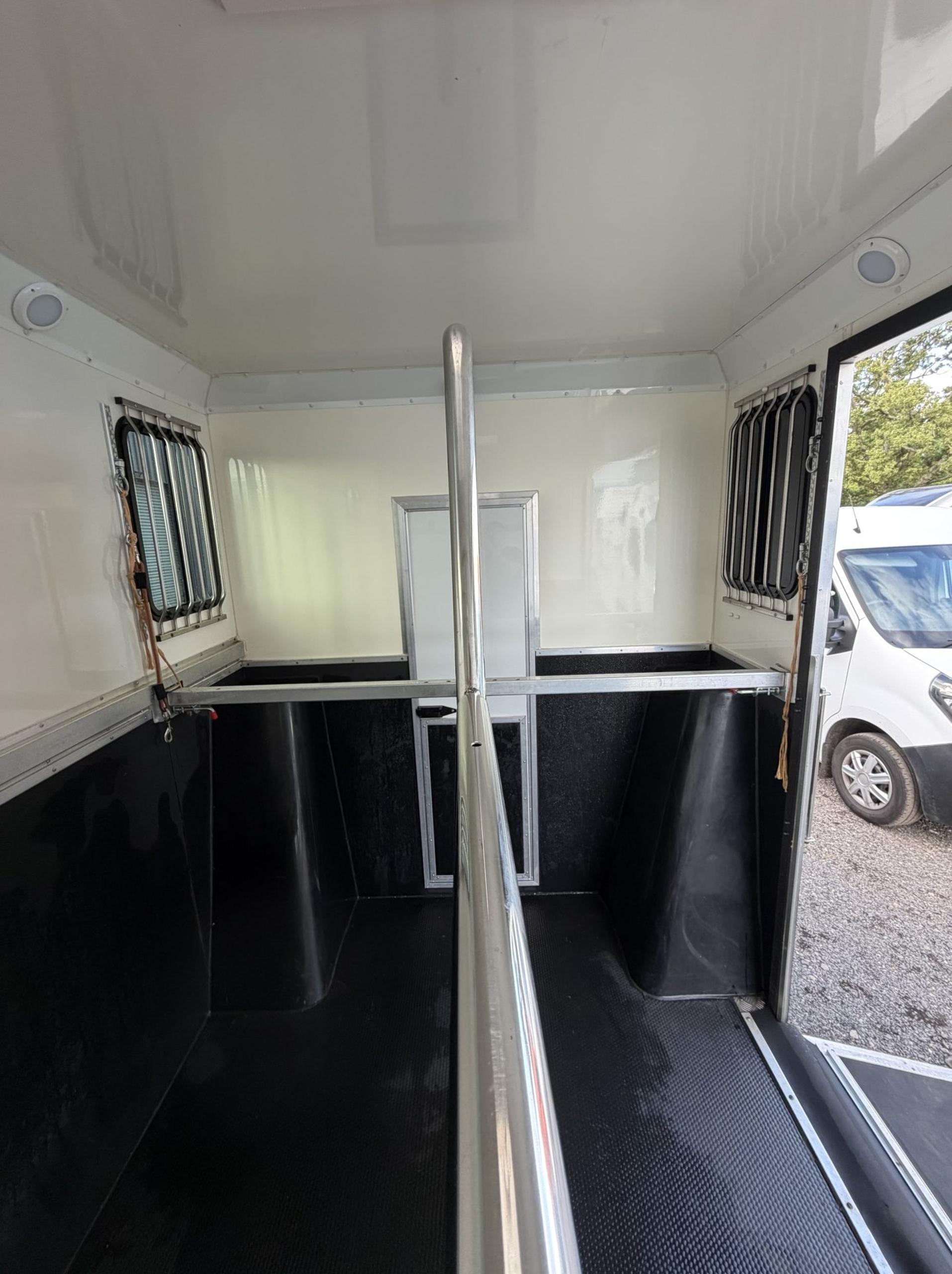 3.5t Peugeot Boxer by Regent - image 8 of 18