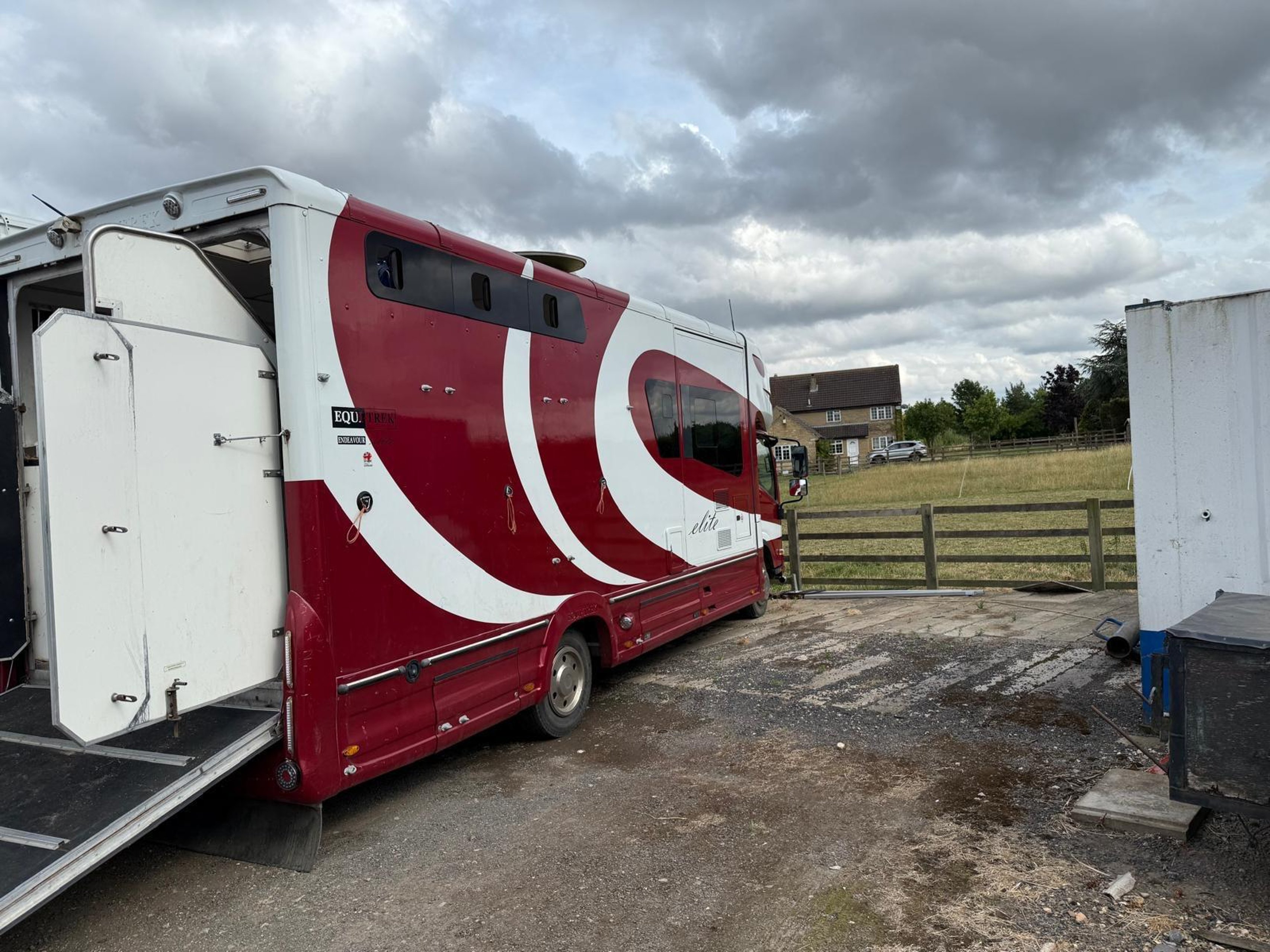 Pre-Owned 7.5T Equi-Trek Endeavour Elite (ref. SH226) - image 4 of 12