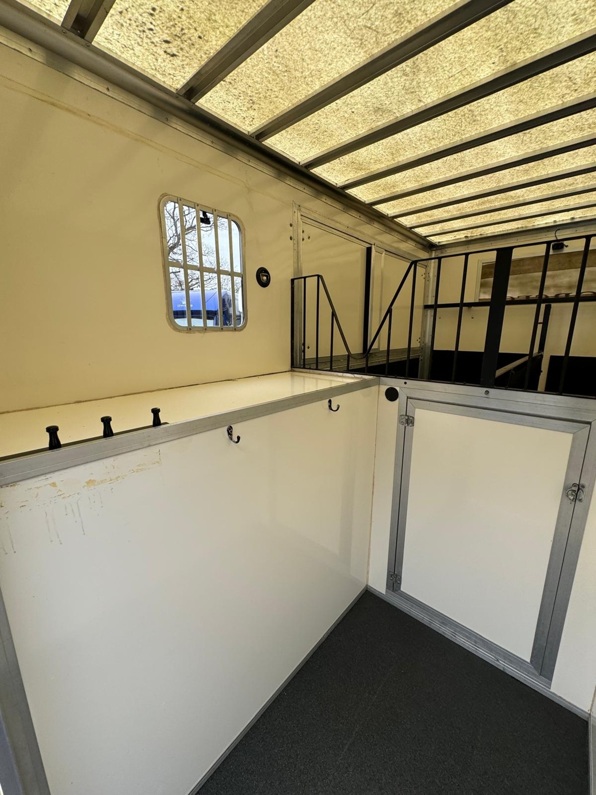 3.5t Citroën Relay - Open Plan Layout - image 7 of 12