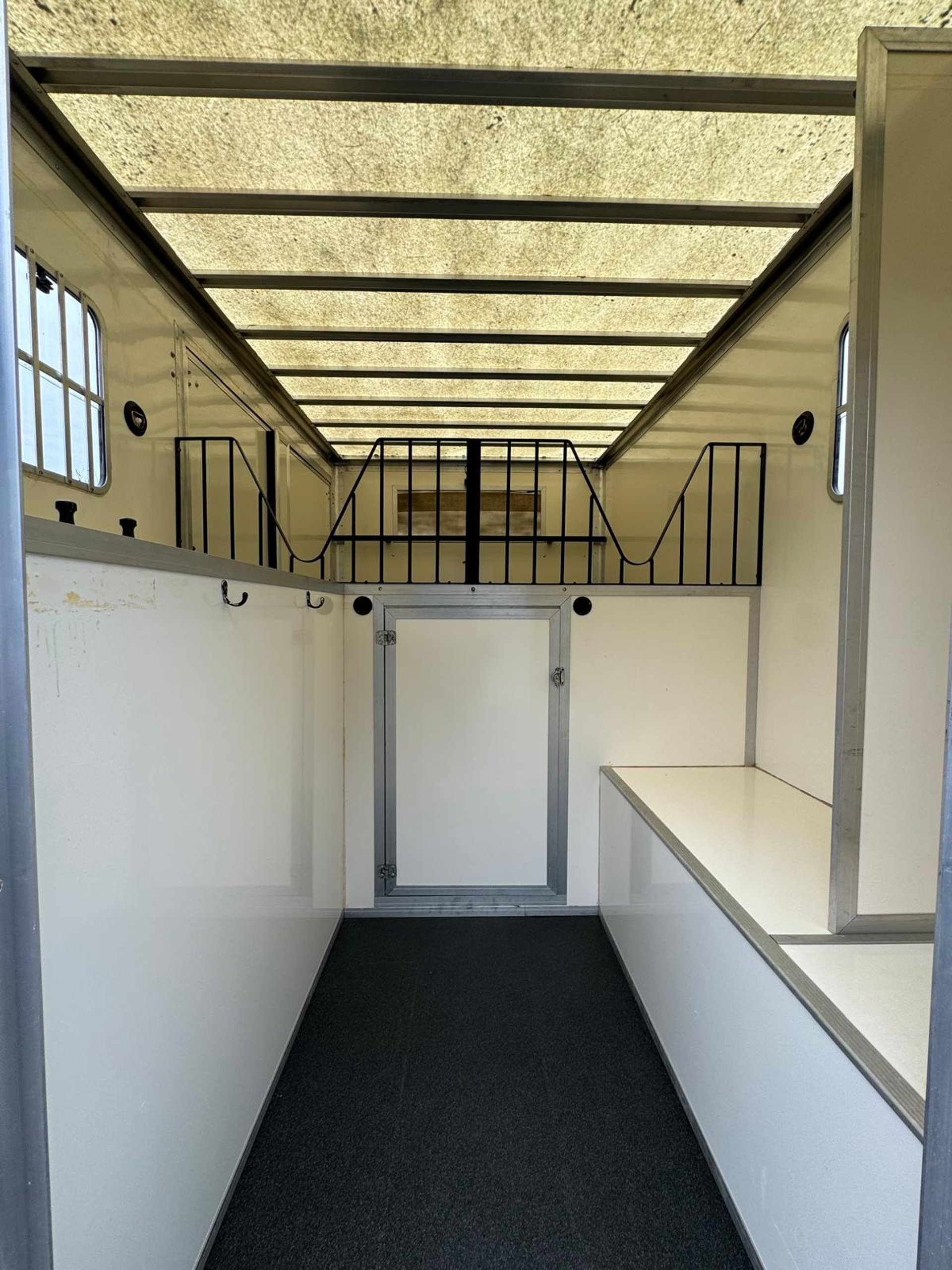 3.5t Citroën Relay - Open Plan Layout - image 6 of 12