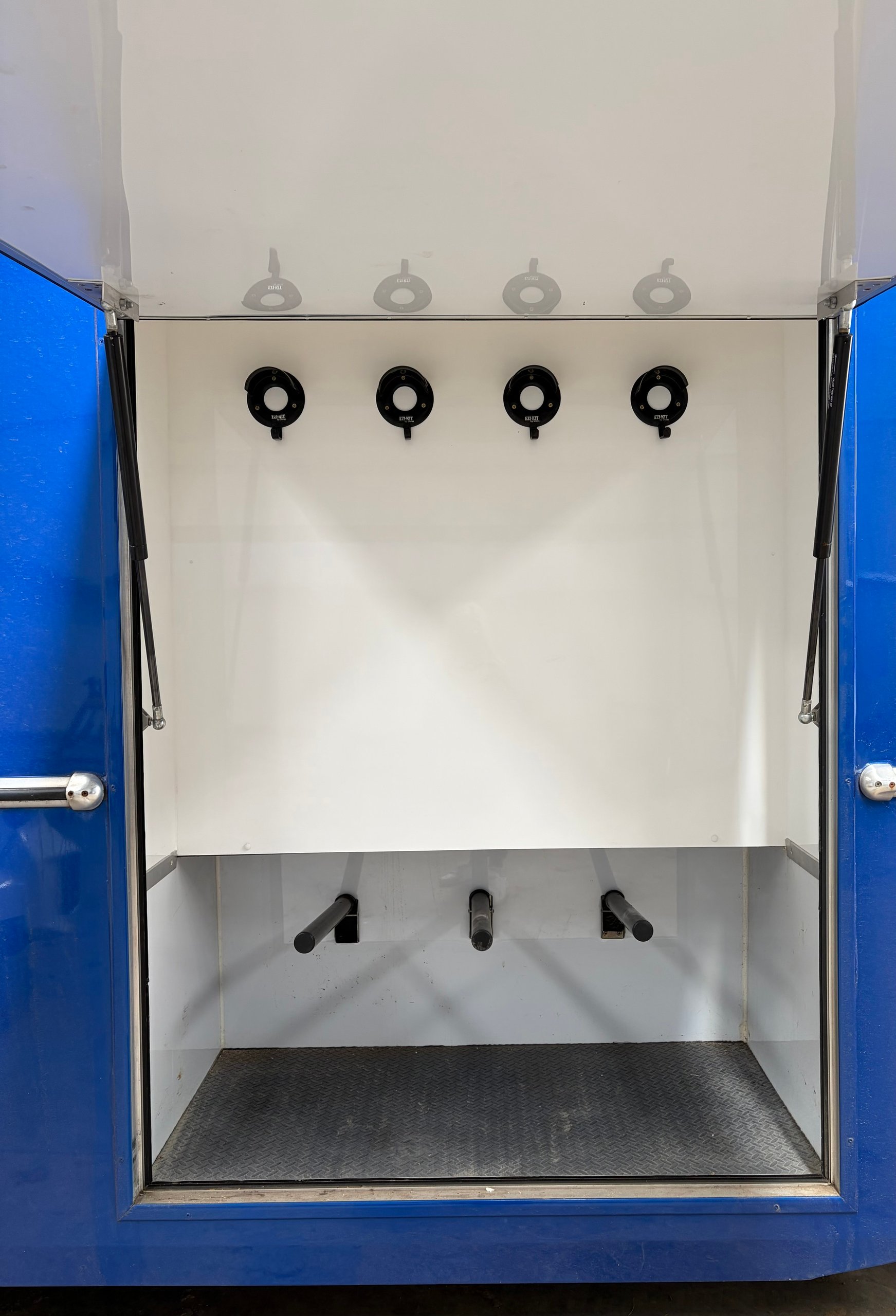 18t Volvo FM300 - Four Stalls - image 6 of 15