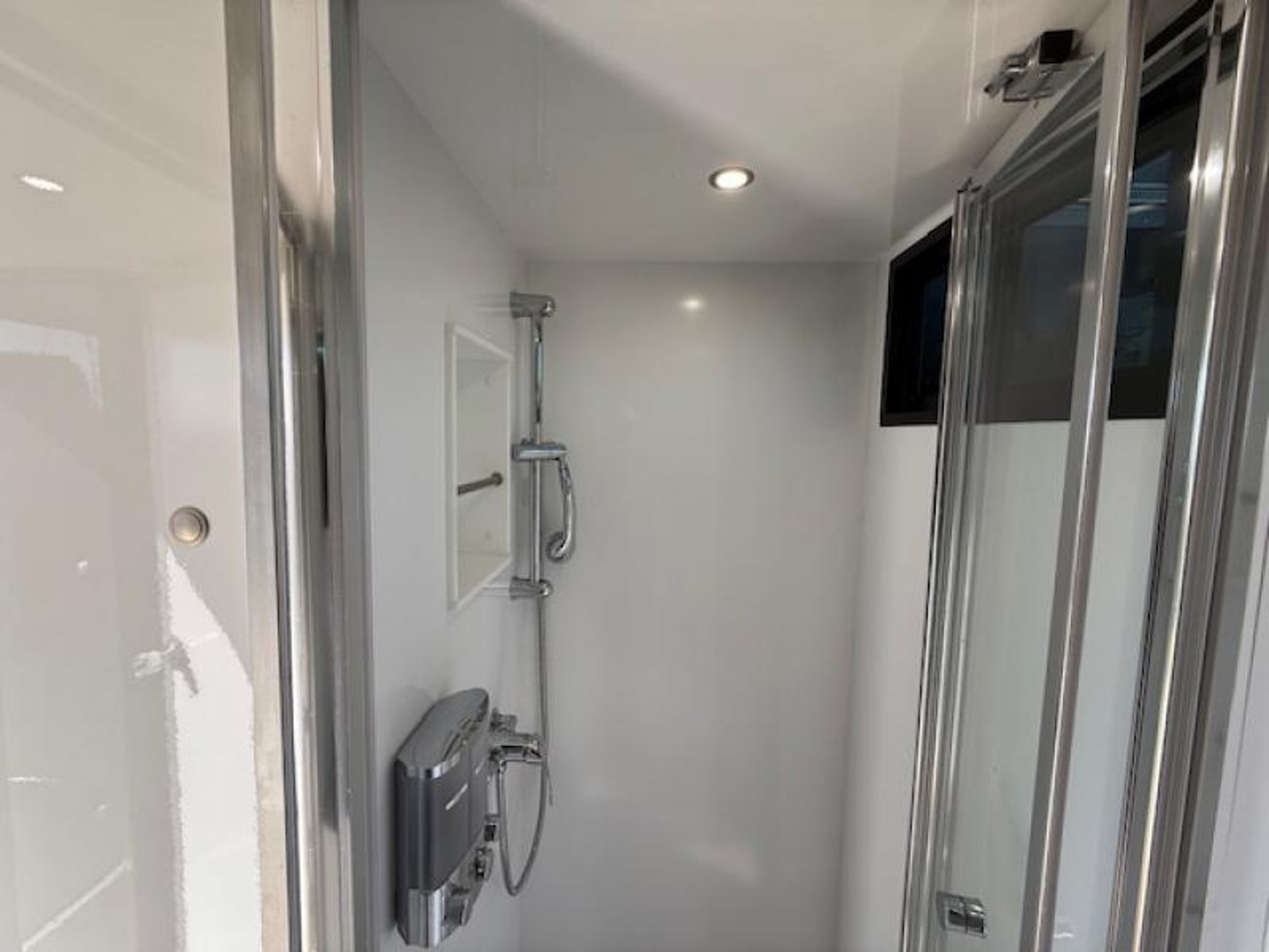 15t DAF LF 230 by PRB Horseboxes - image 16 of 18