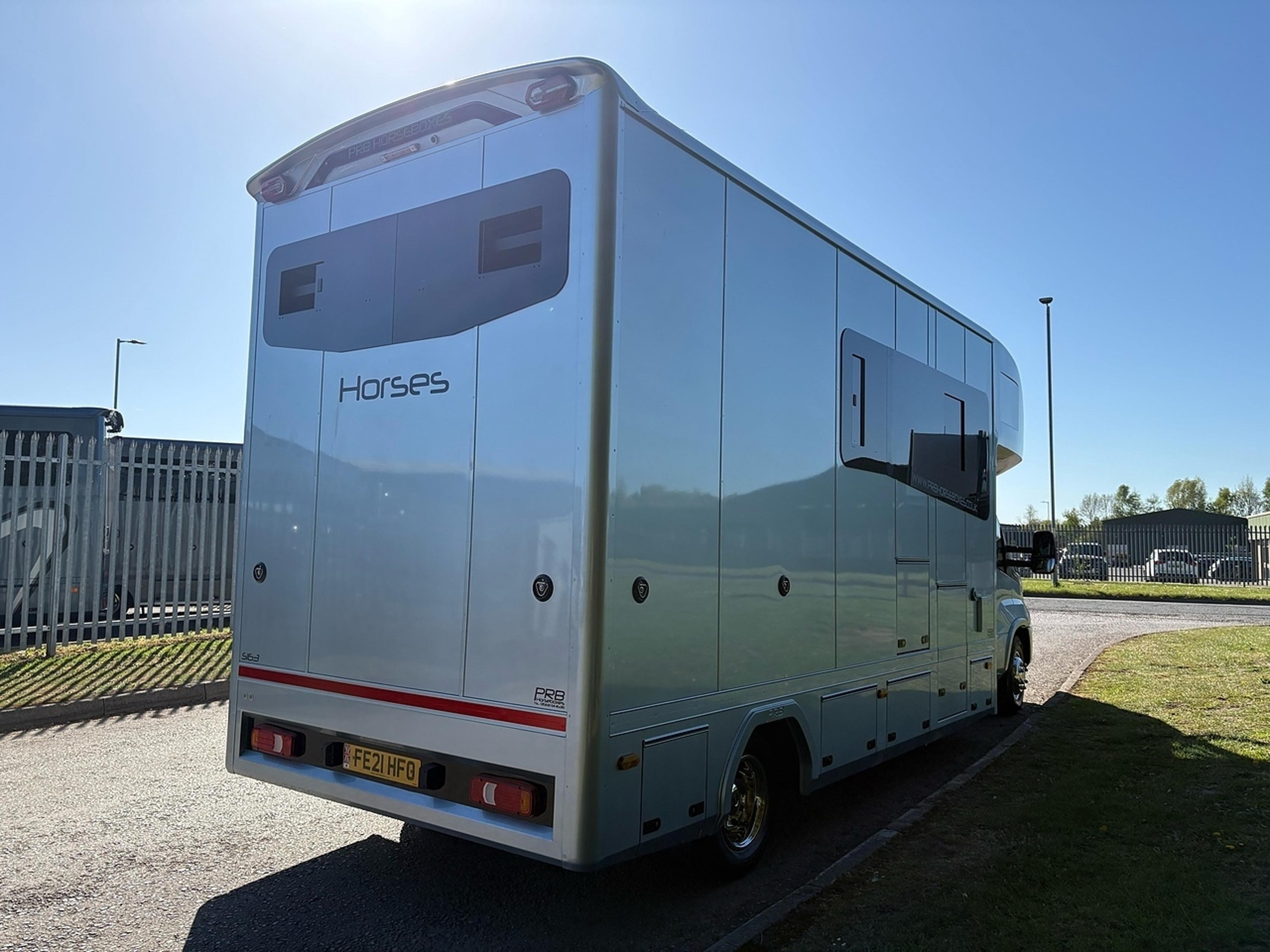 7.2t Iveco by PRB Horseboxes - image 4 of 18