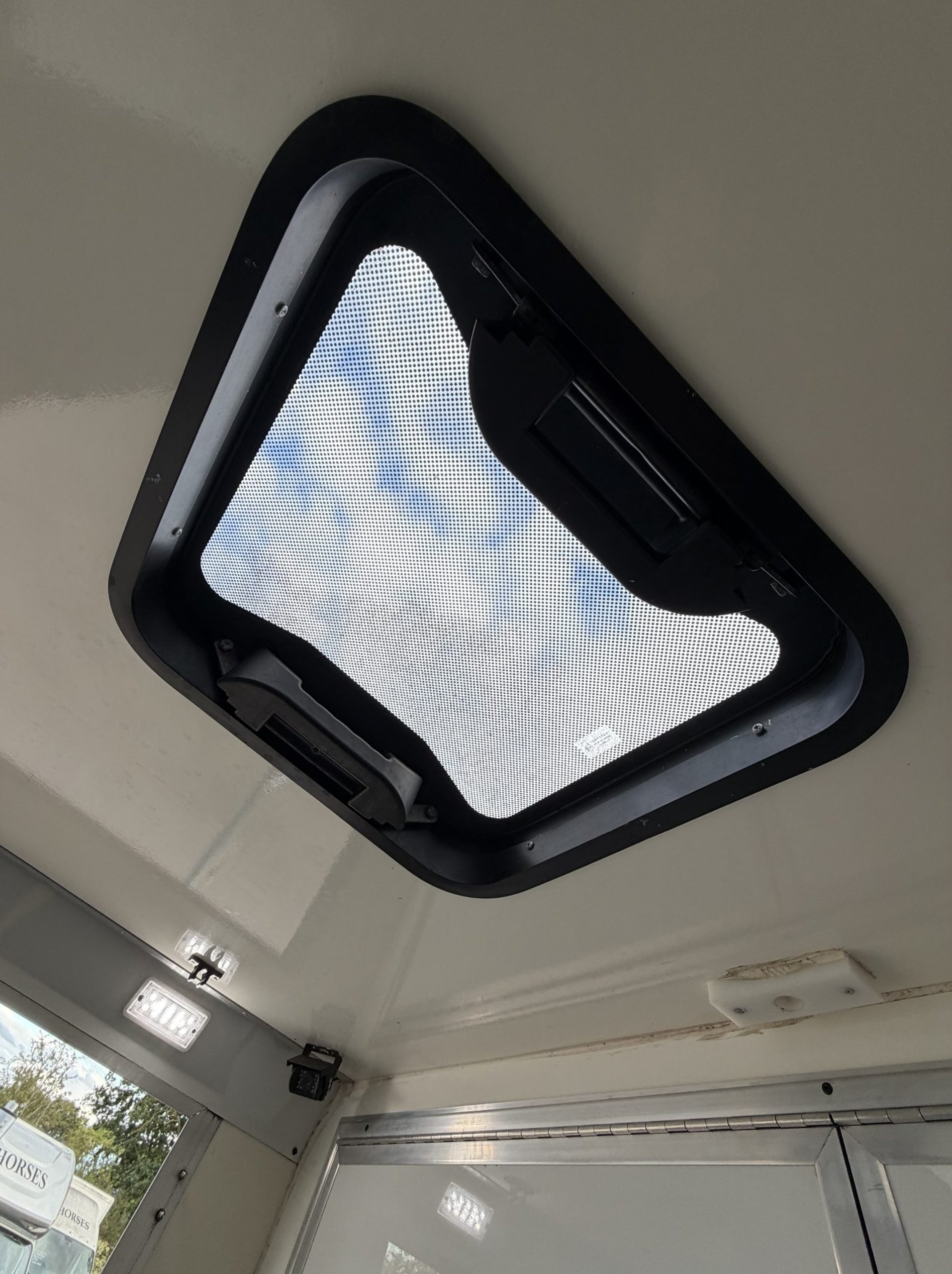 3.5t Renault Master by Cross Country - image 10 of 18