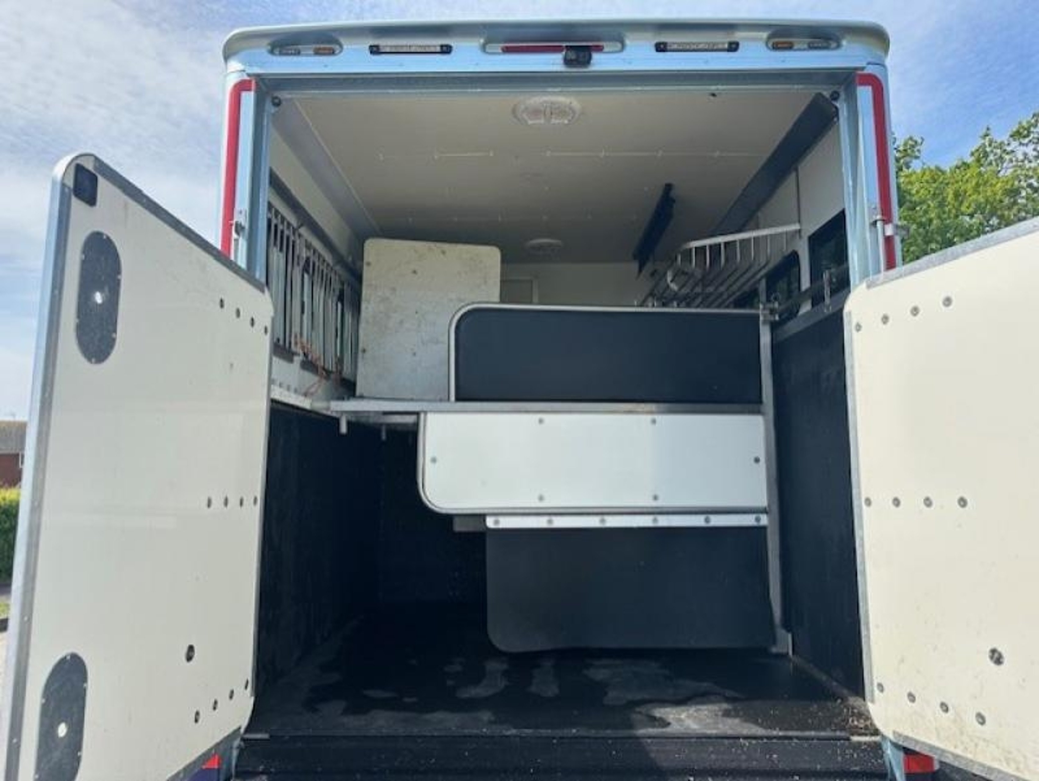 7.5t Iveco Eurocargo by Sovereign Horseboxes - image 9 of 15
