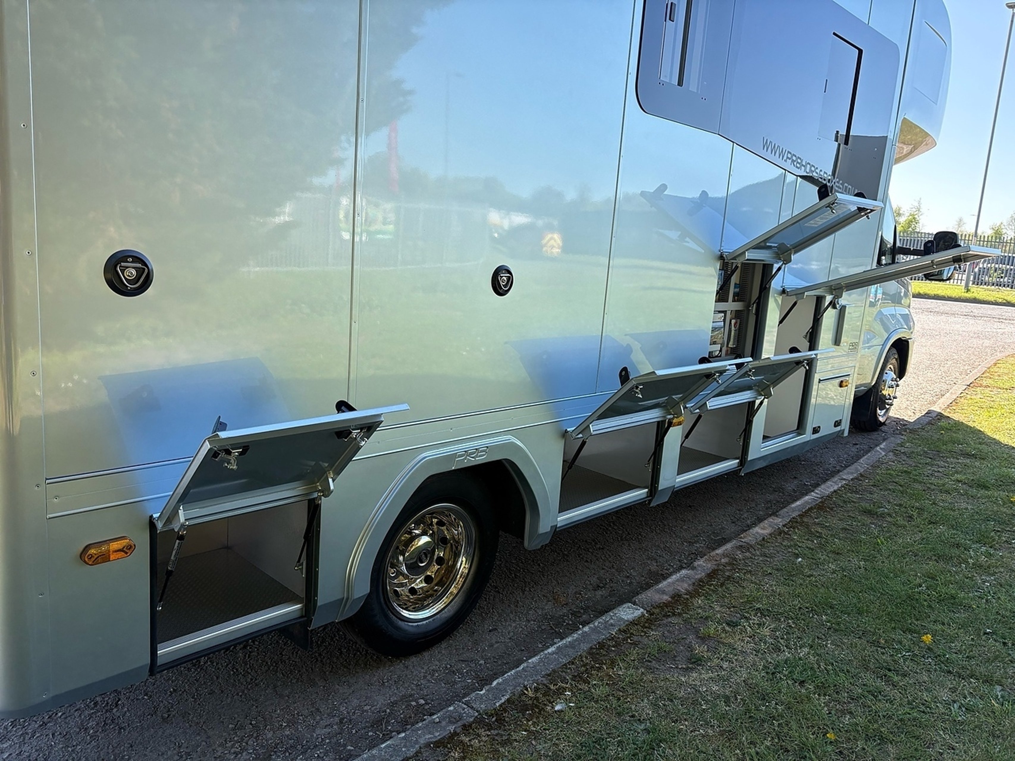 7.2t Iveco by PRB Horseboxes - image 10 of 18