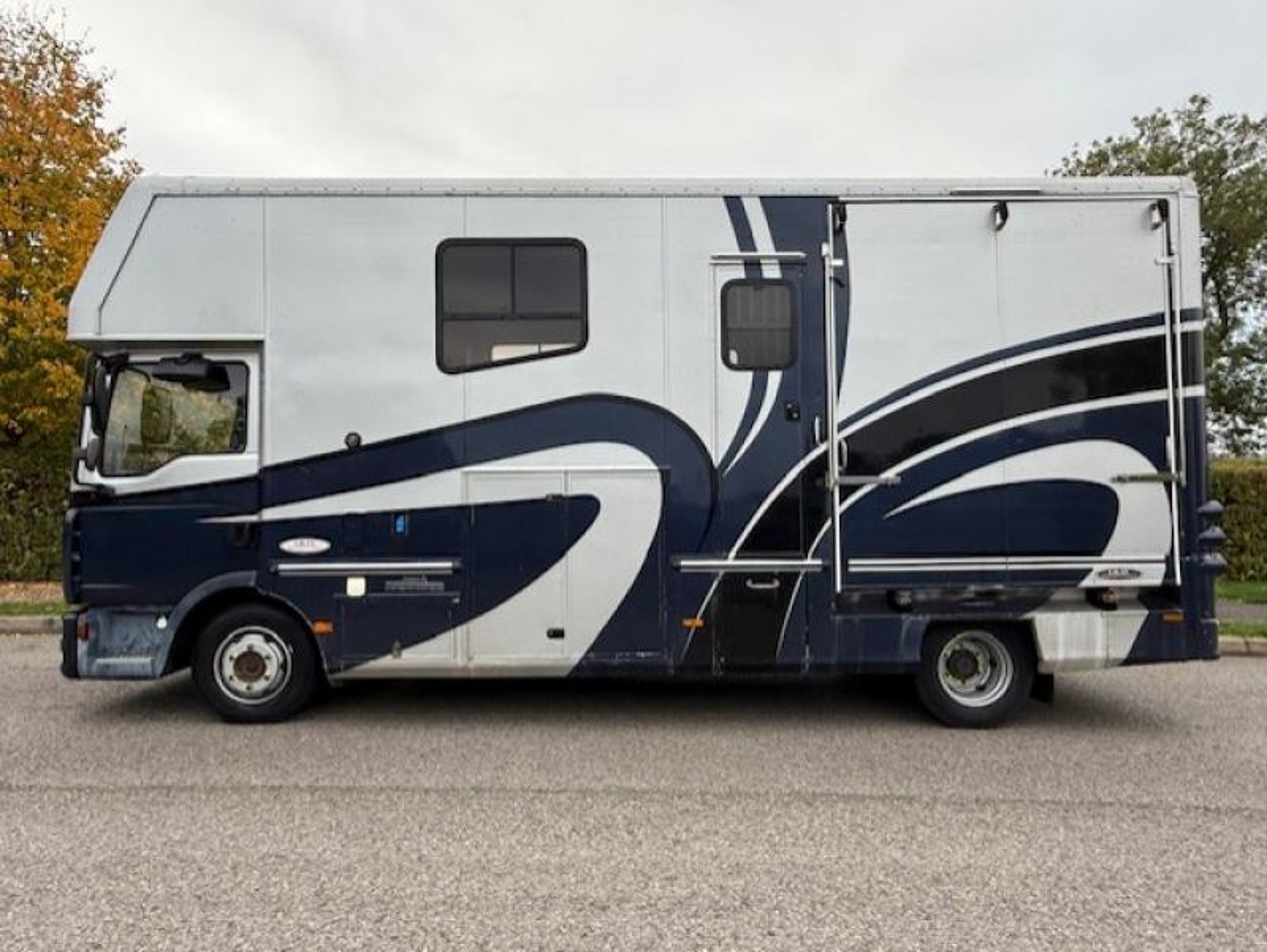 7.5t MAN TGL Automatic Horsebox - image 3 of 9