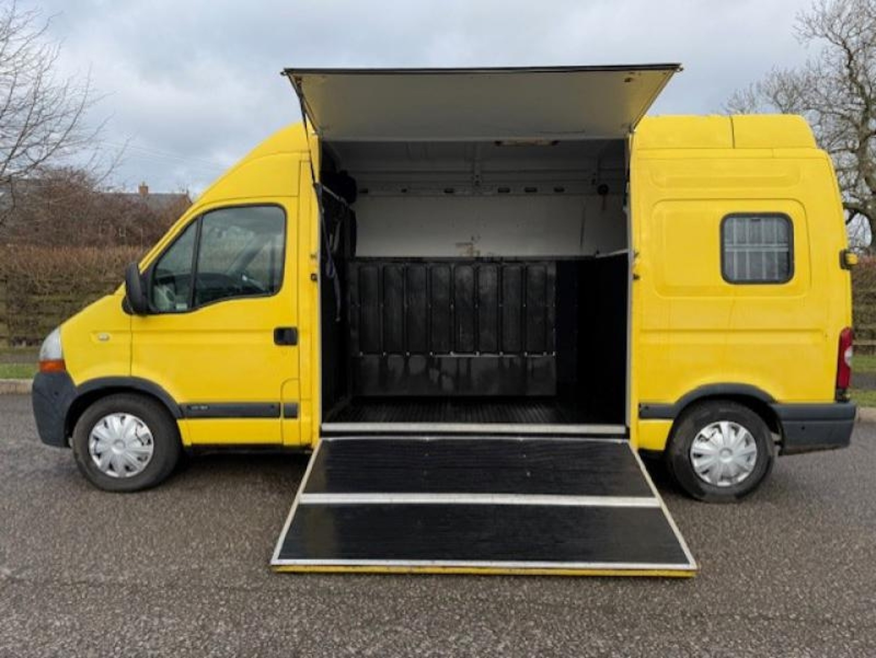 3.5t Renault Master by Can-Van - image 15 of 17