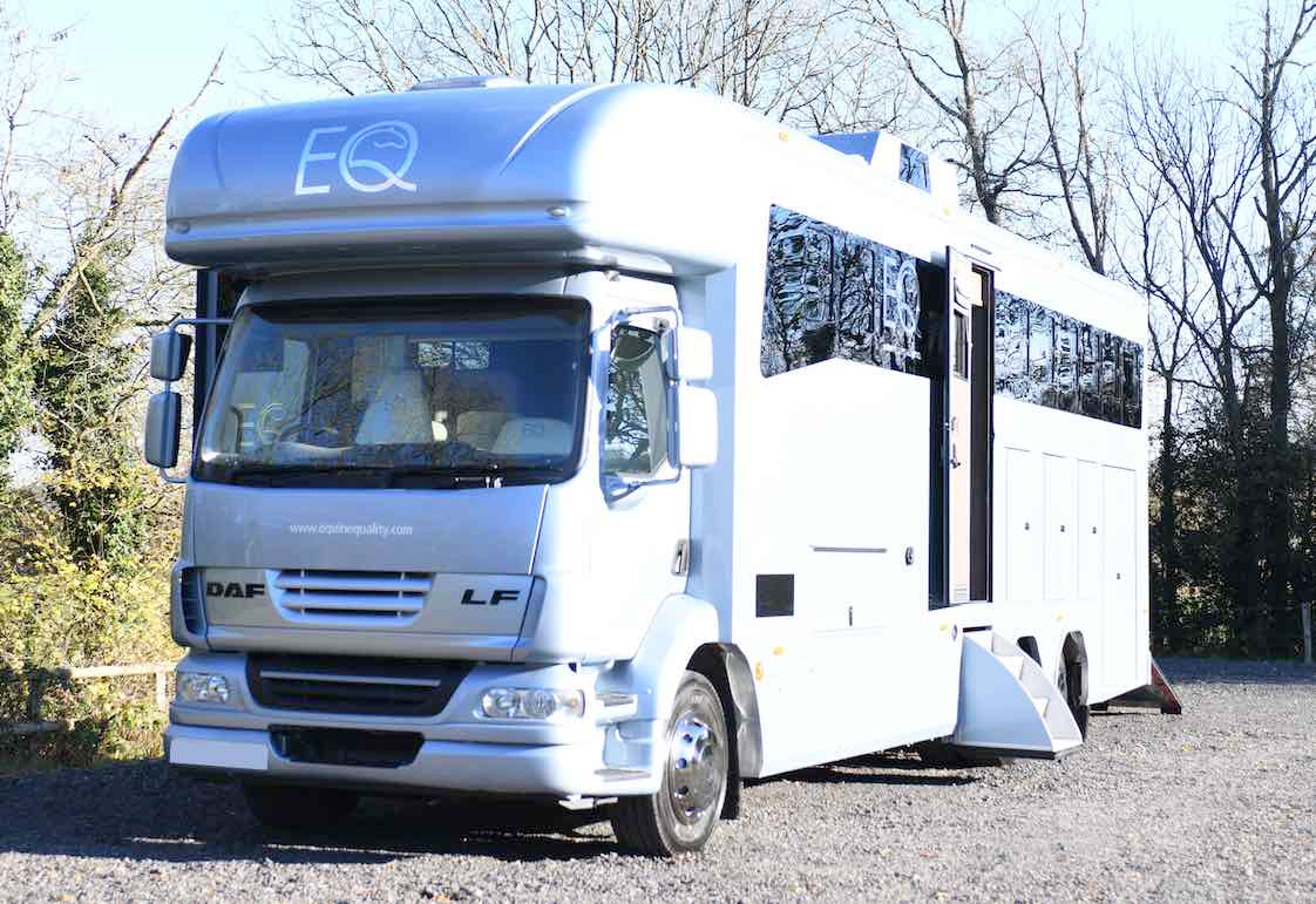 2022 EQ built 21-tonne 3-axle Luxury horsebox - image 1 of 1