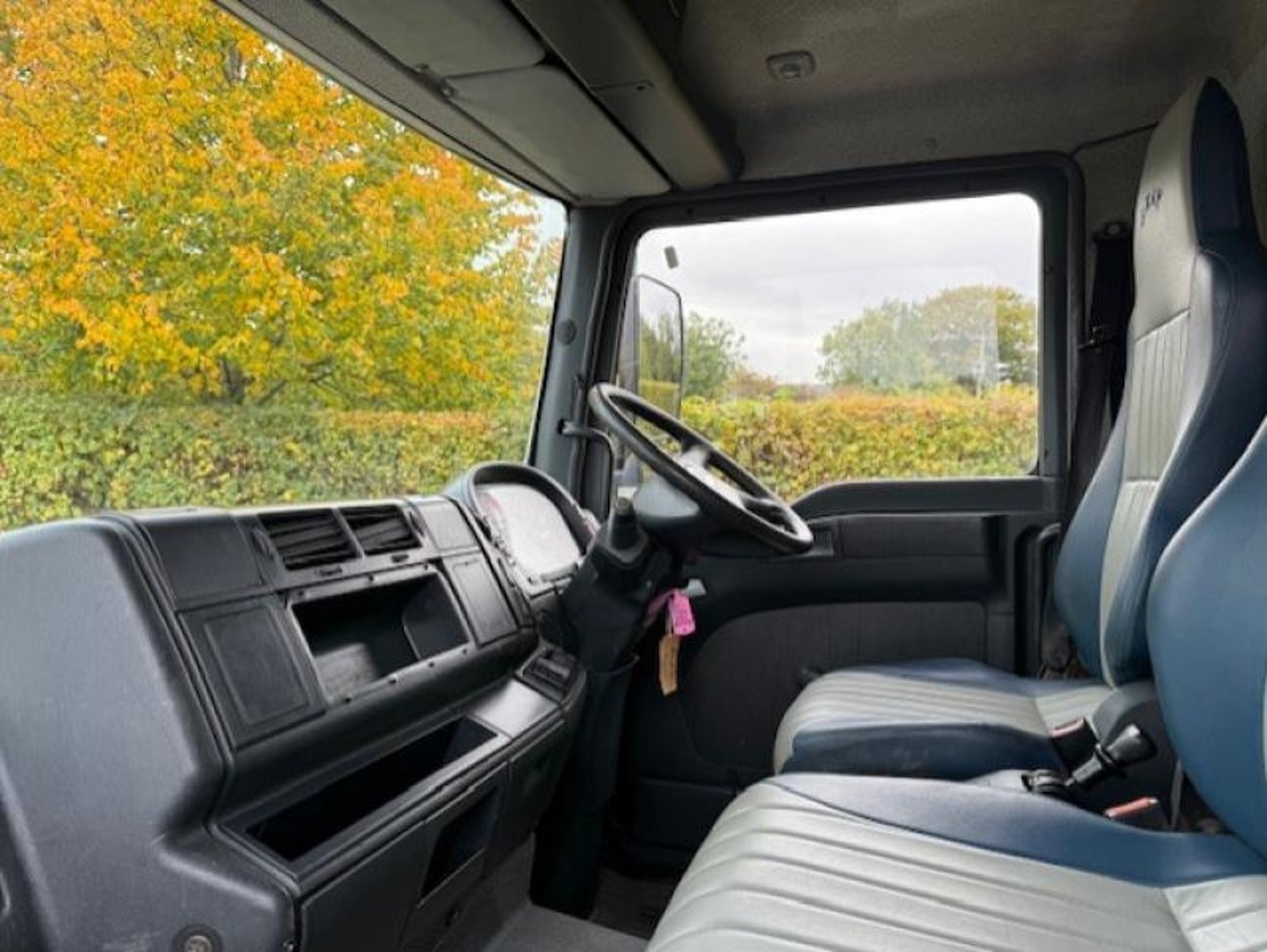 7.5t MAN TGL Automatic Horsebox - image 2 of 9