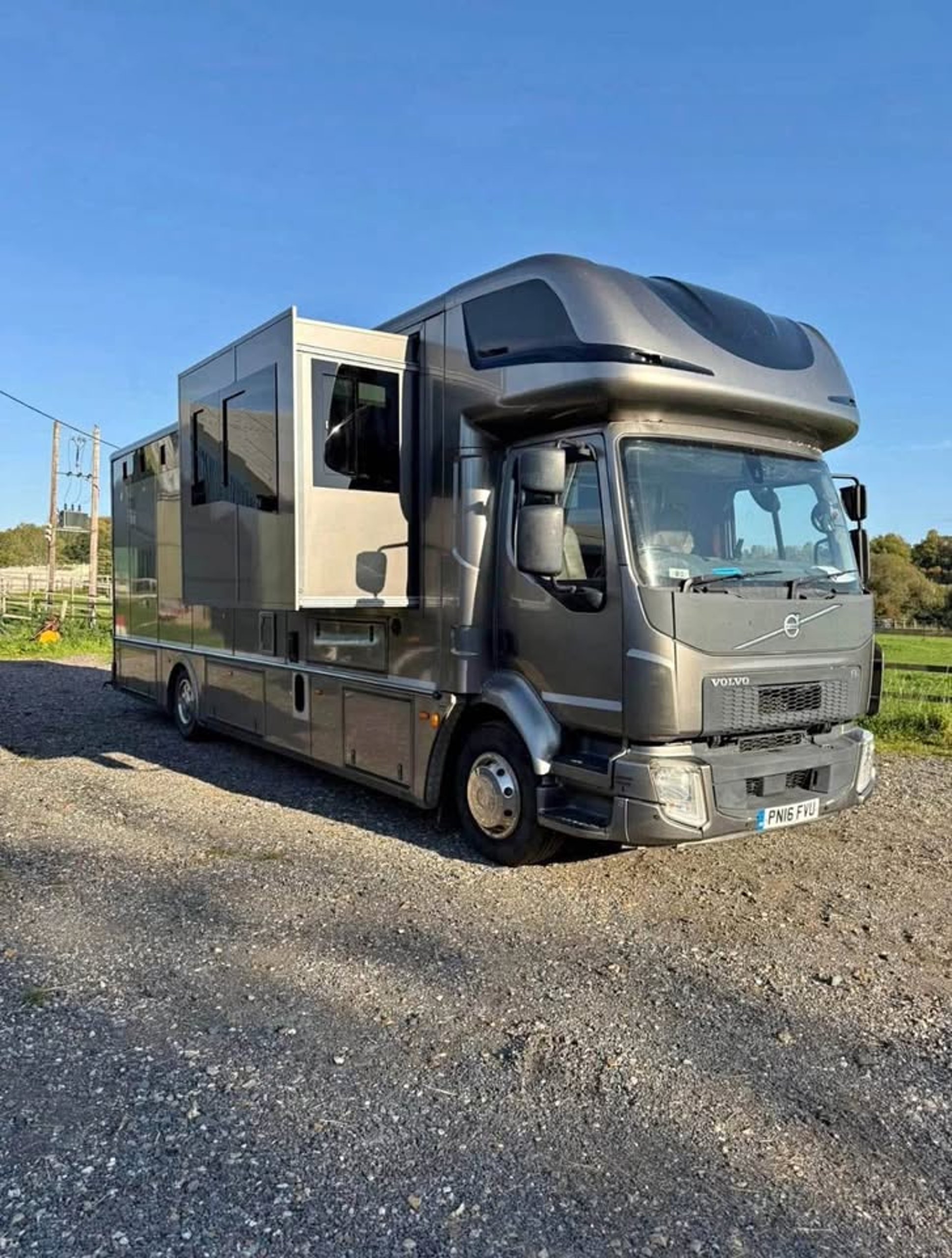 Luxury Volvo FL Horsebox - 14 Tonnes - image 1 of 1