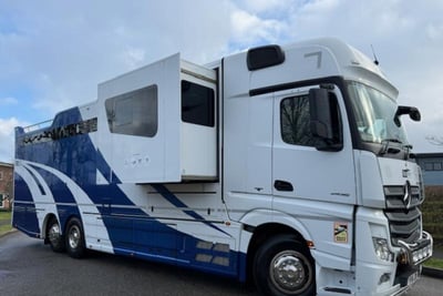 Beautiful 2016 Mercedes-Benz Actros by Equi-Trek