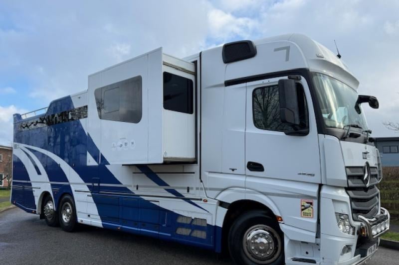 Beautiful 2016 Mercedes-Benz Actros by Equi-Trek