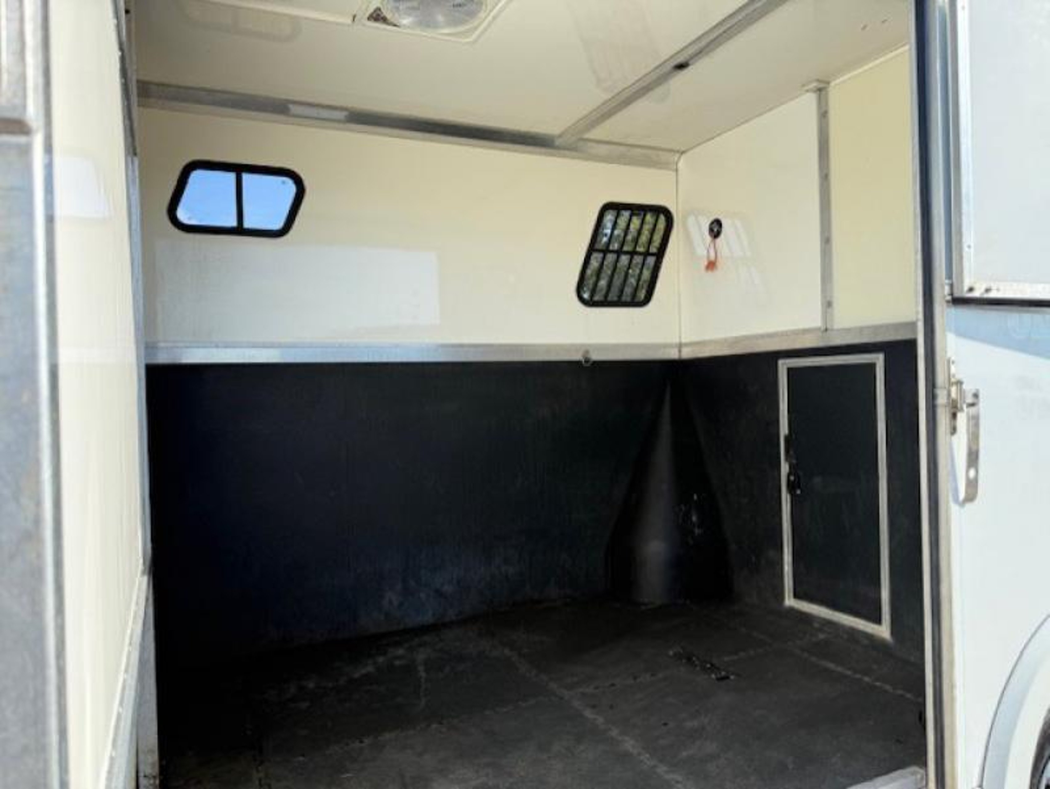 3.5T Bloomfields One - Renault Master - image 8 of 10