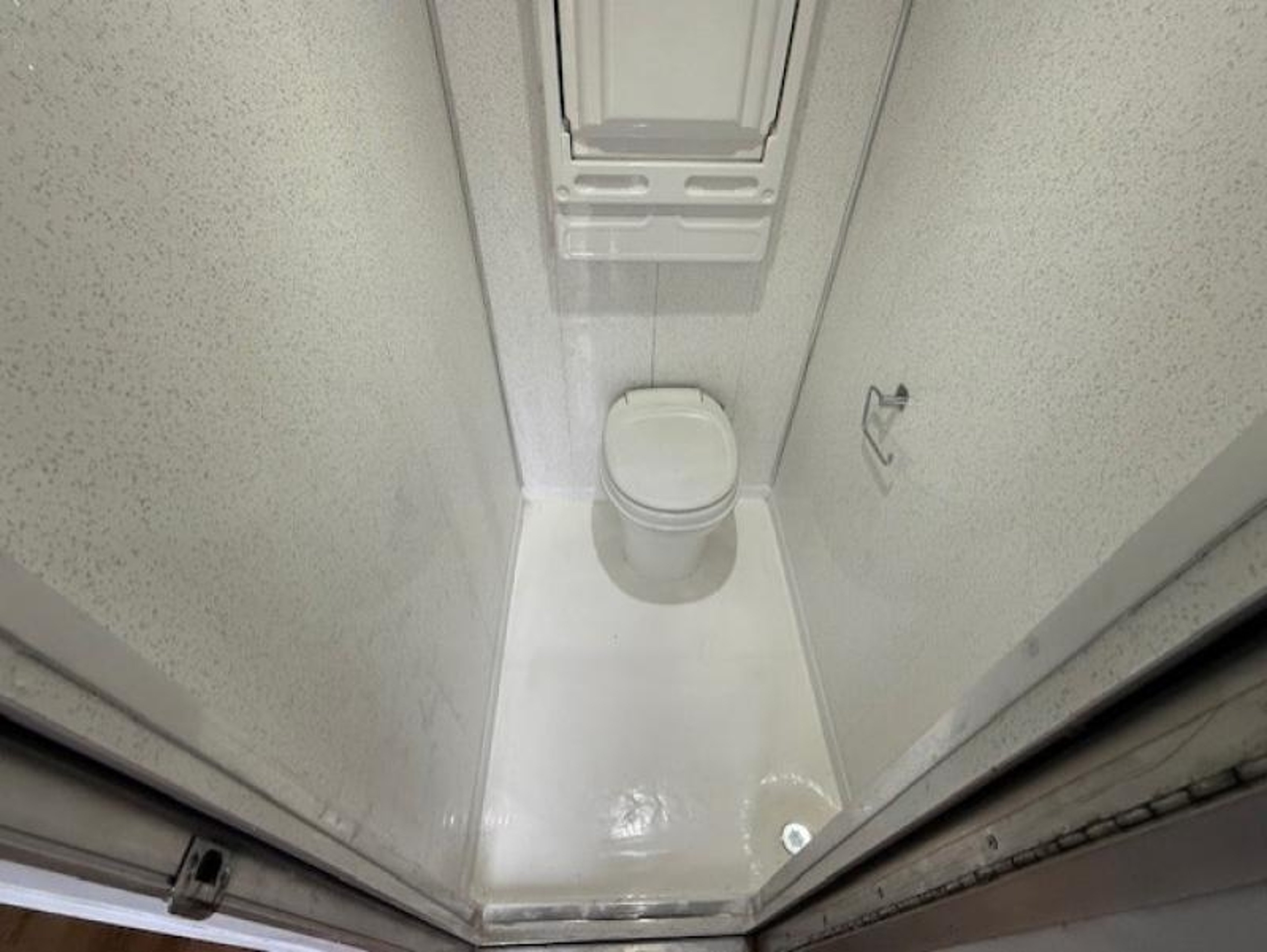 18T Mercedes-Benz Atego by Prater Coach Works - image 6 of 14