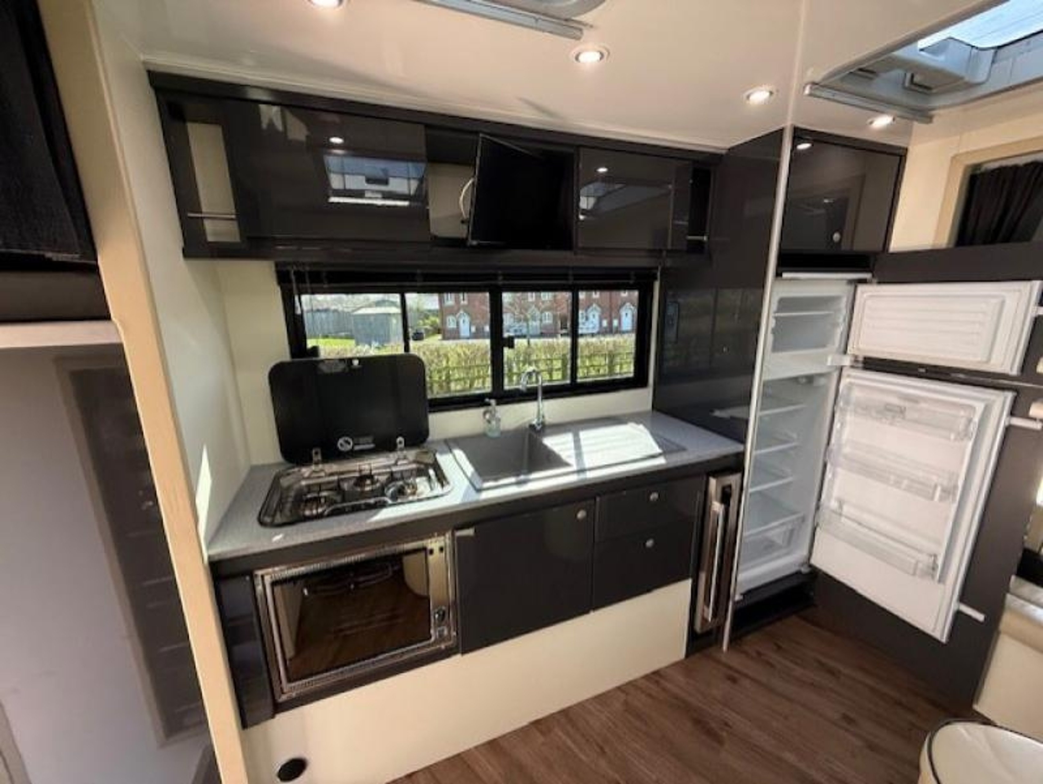 15t DAF LF 230 by PRB Horseboxes - image 13 of 18