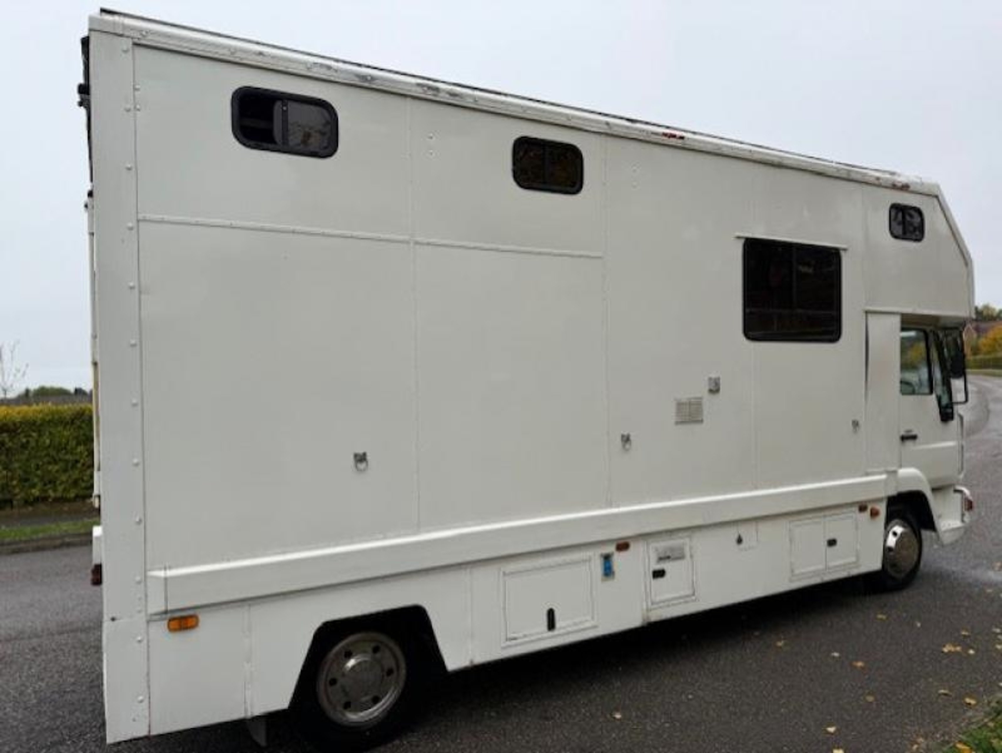 7.5T MAN Coach Built Horsebox - Stalled for 3 - image 7 of 16