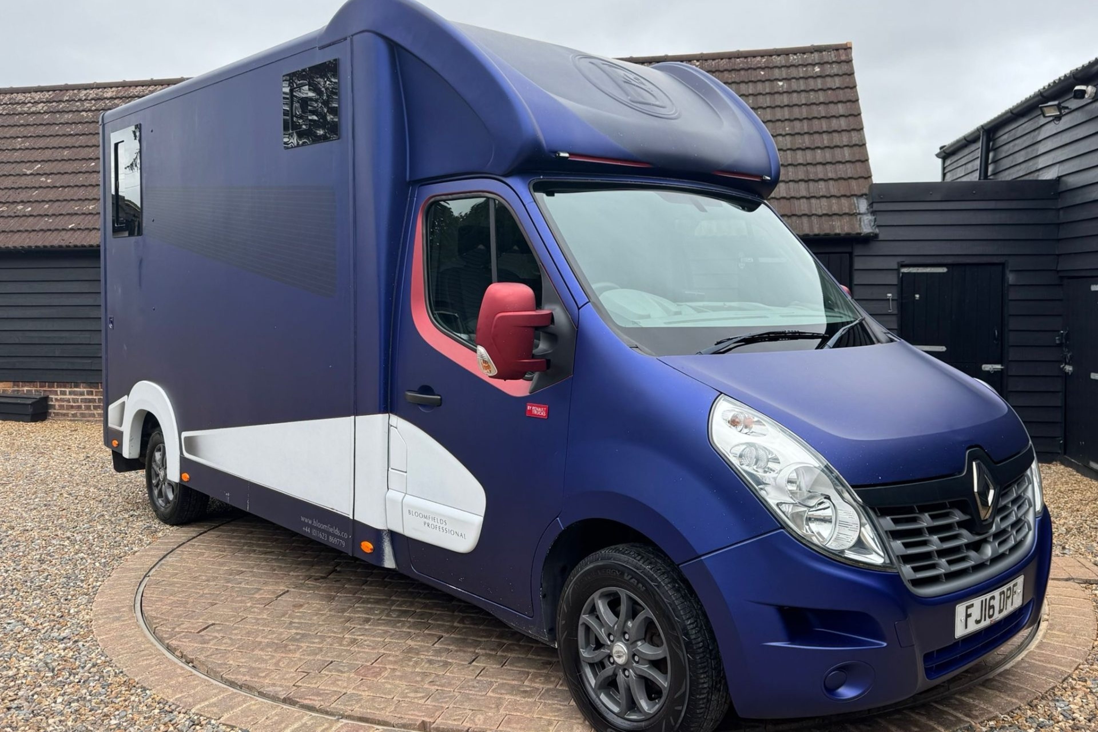 3.5t Bloomfields Professional -  Renault Master Chassis