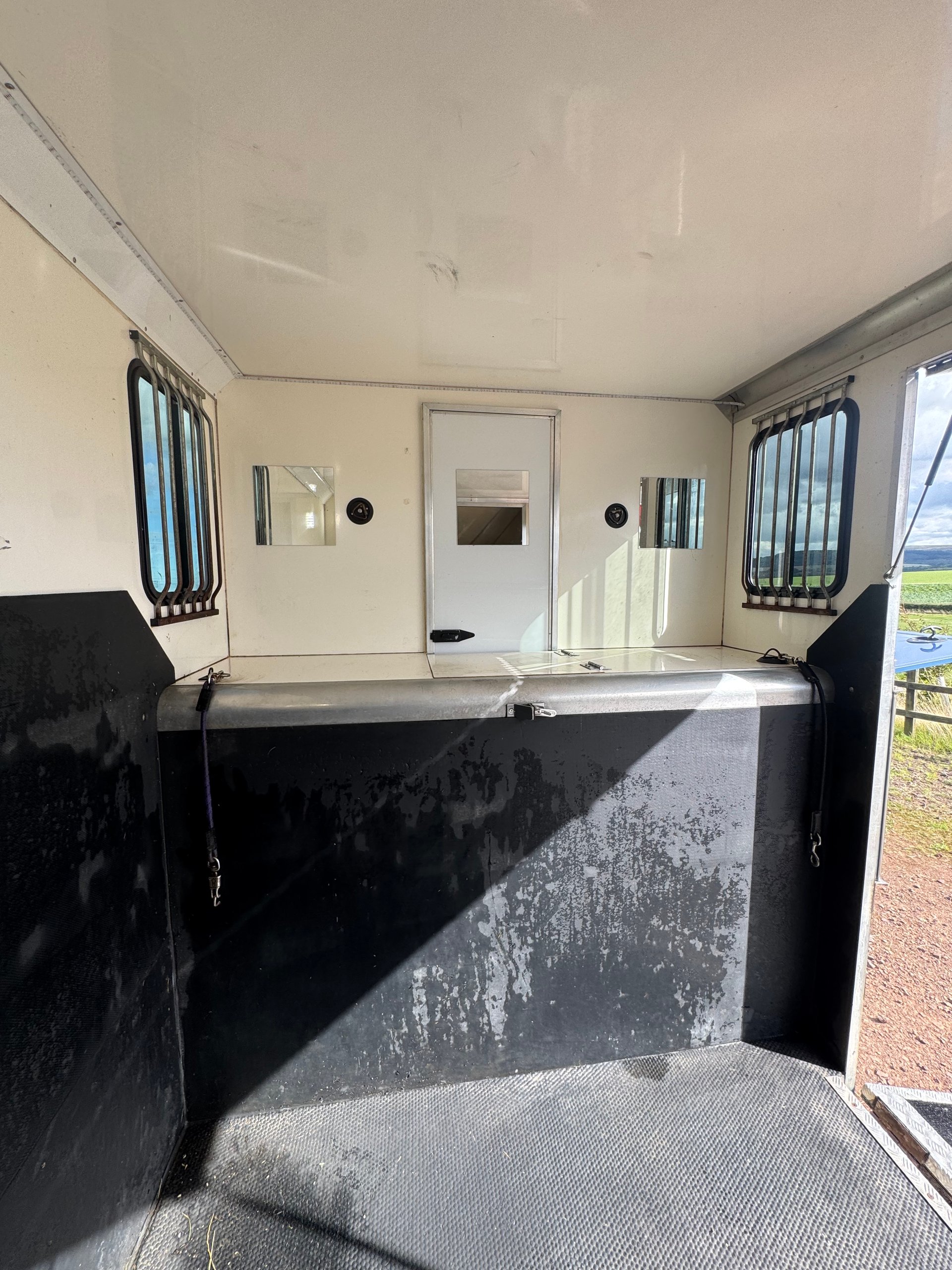 GDR Coachbuilt 4.5T Horsebox - image 12 of 13