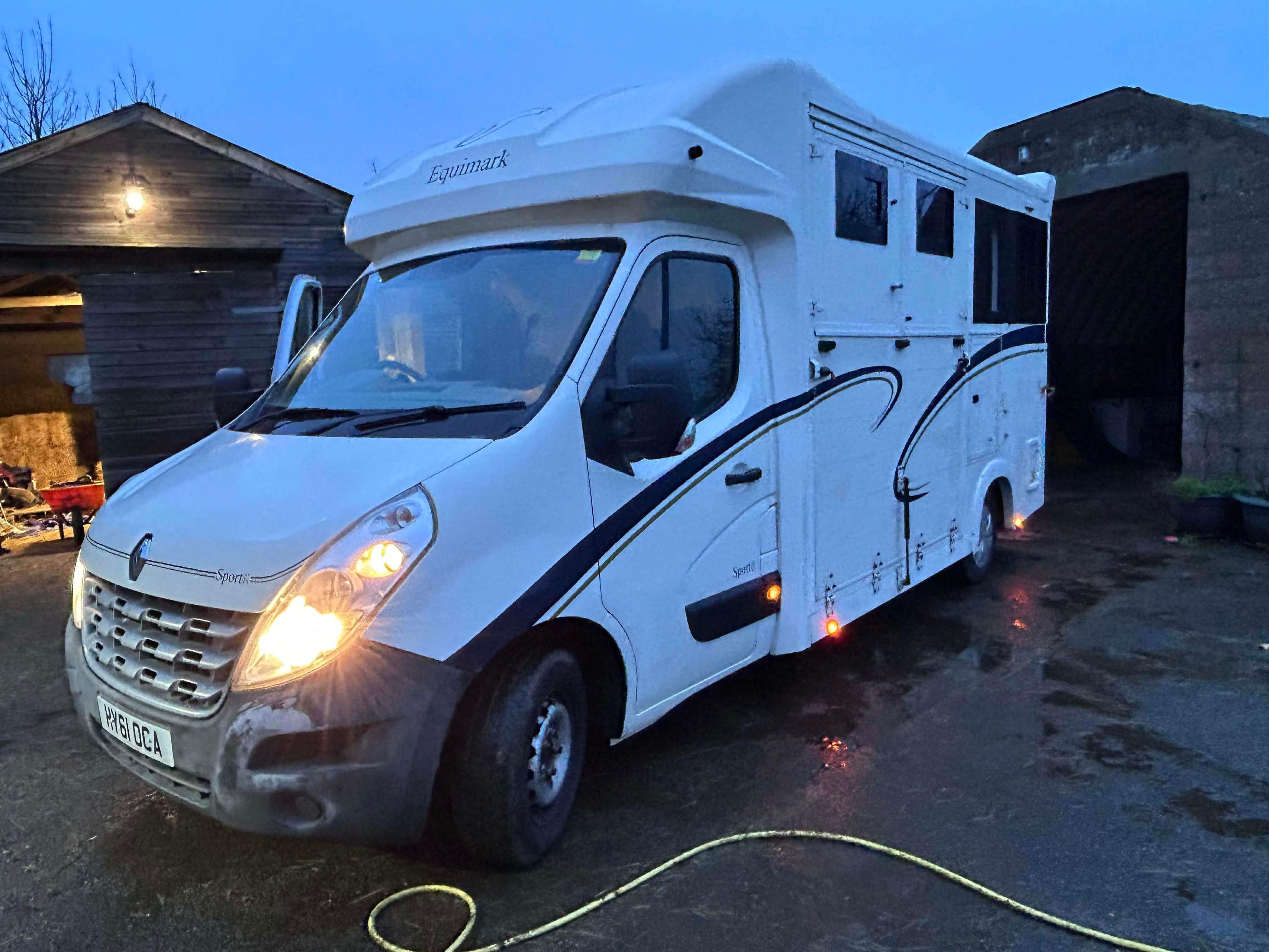 2011 Equimark 3.5t Weekender - image 1 of 1