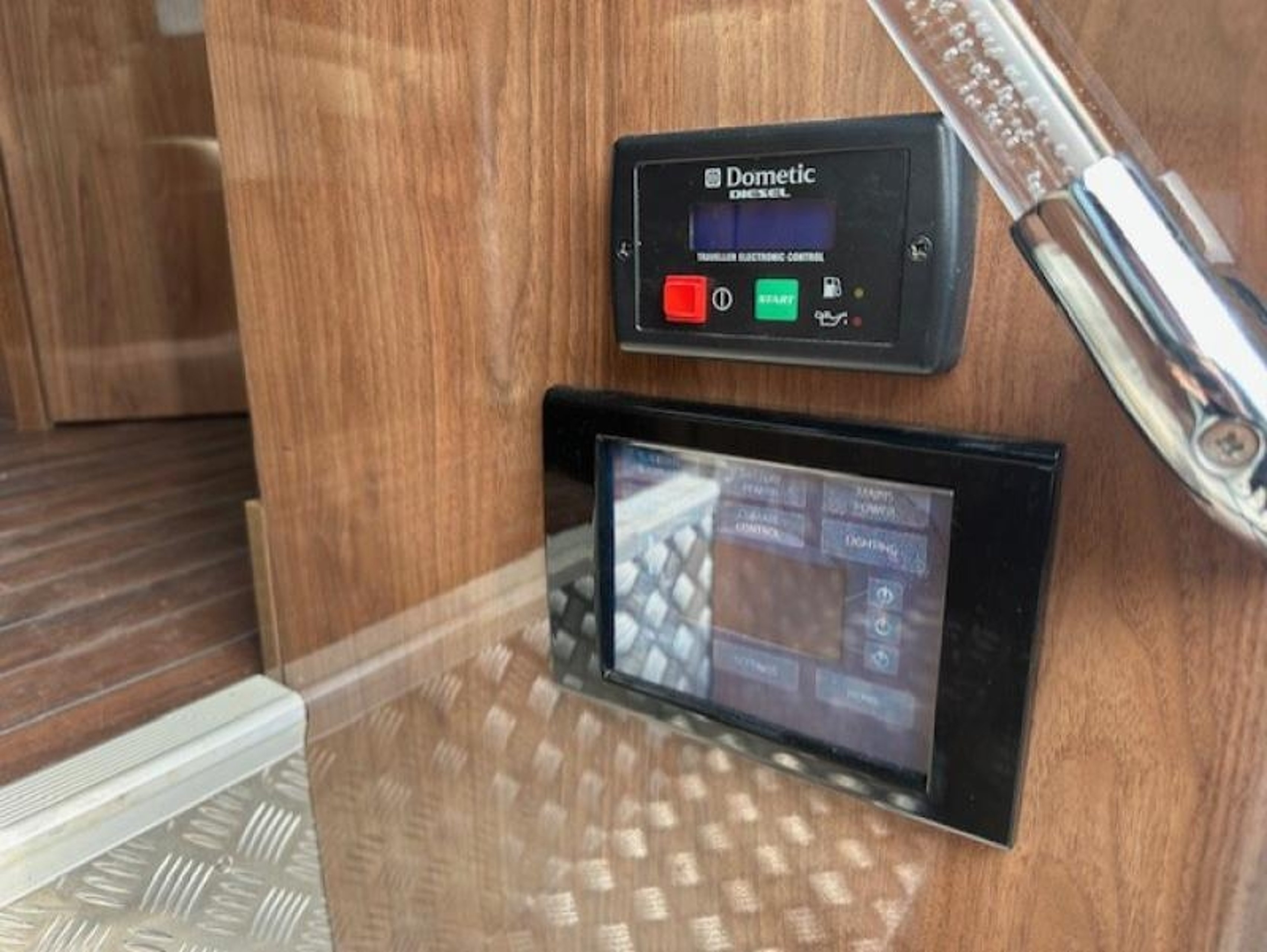 7.5t Iveco Eurocargo by Sovereign Horseboxes - image 4 of 15