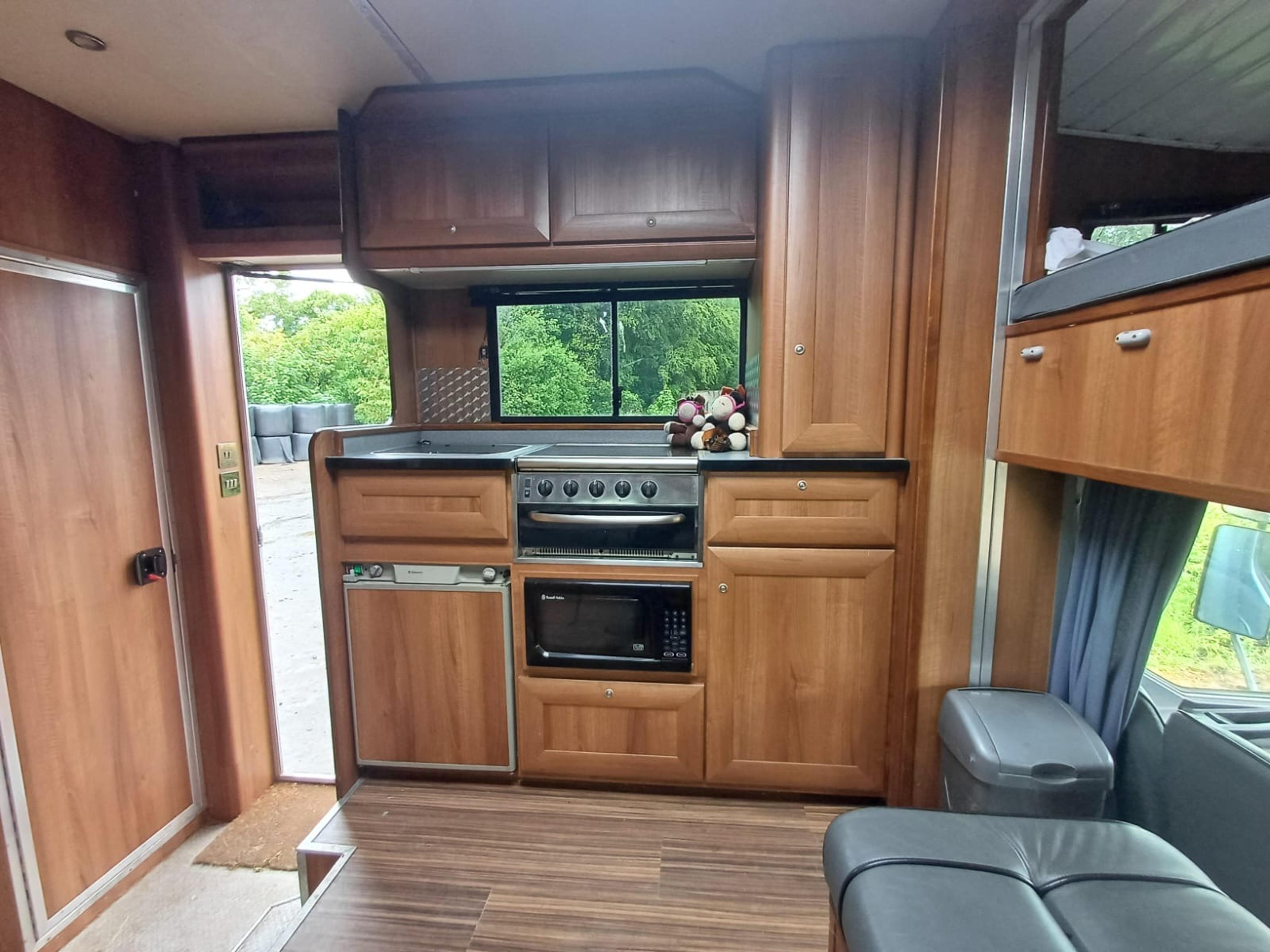 7.5T JM Coachbuilt Horsebox - image 7 of 7