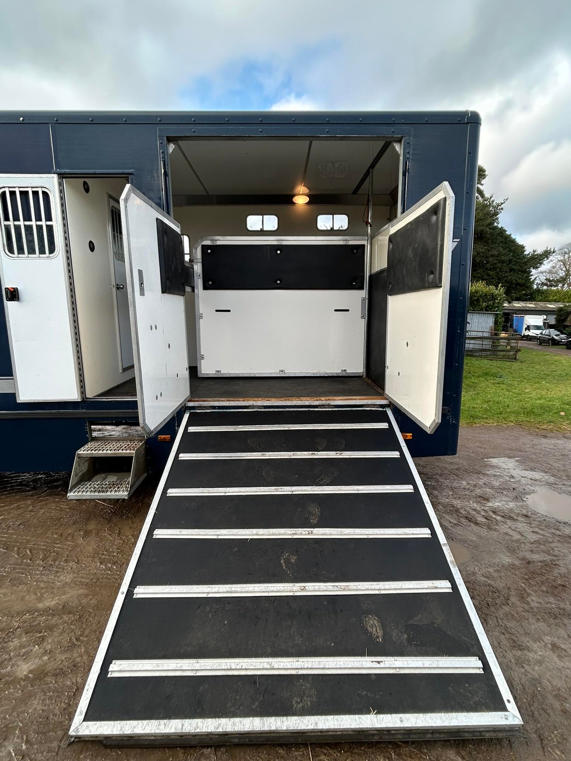 2003 6.5T Iveco Trophy Twin - image 8 of 13