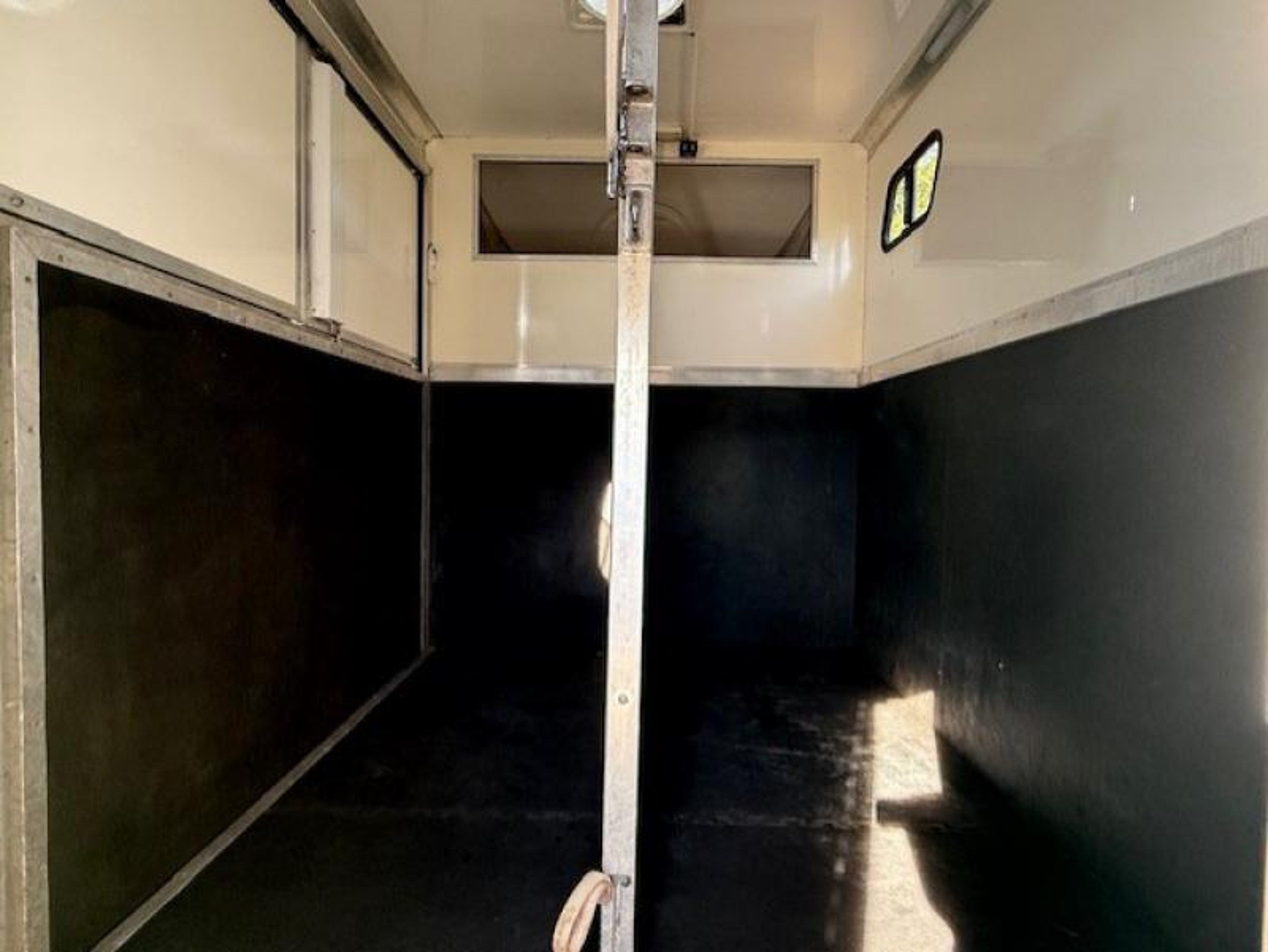 3.5T Bloomfields One - Renault Master - image 5 of 10