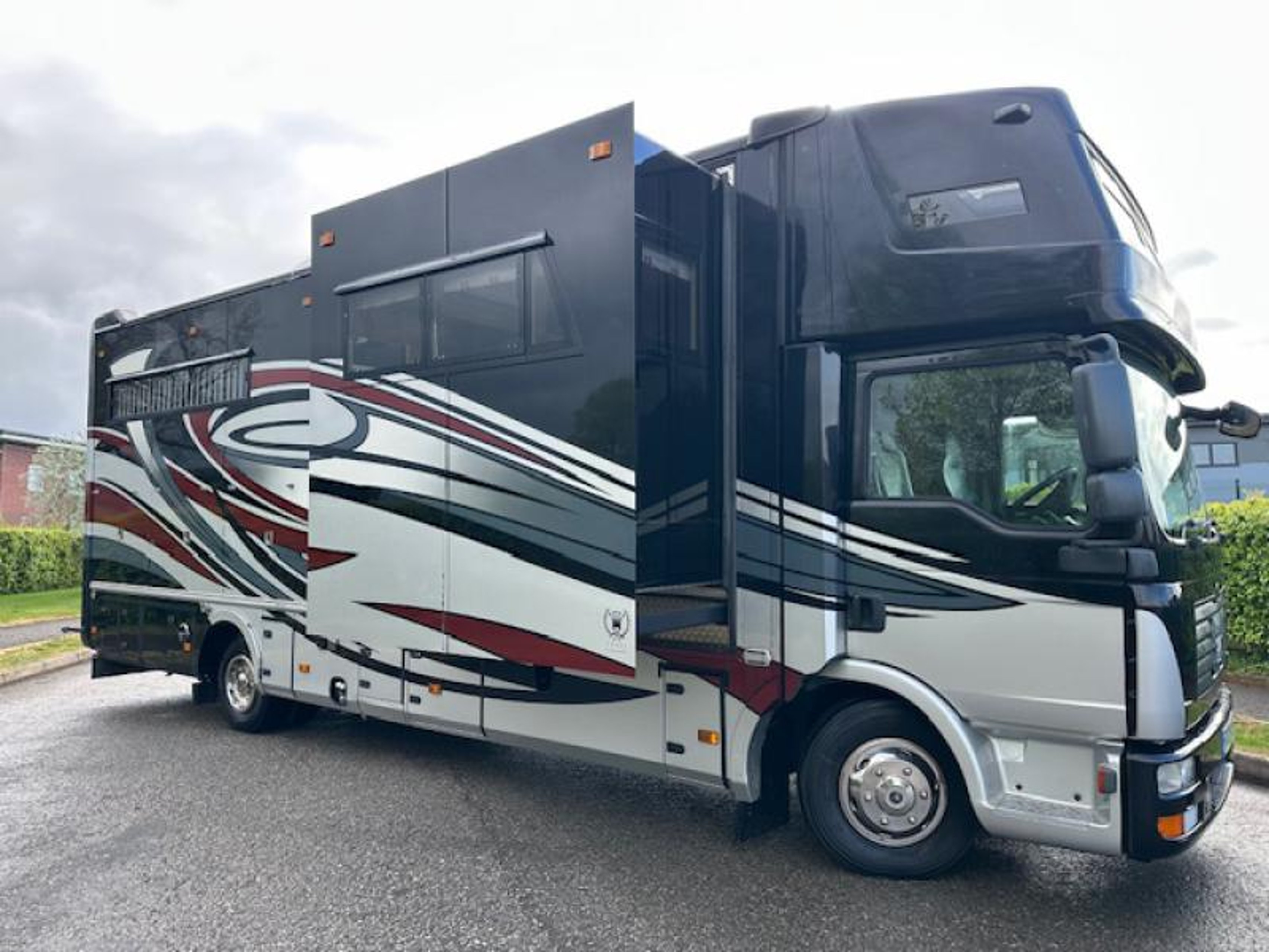 Beautiful 12t MAN by Lehel Coach Builders - image 1 of 1