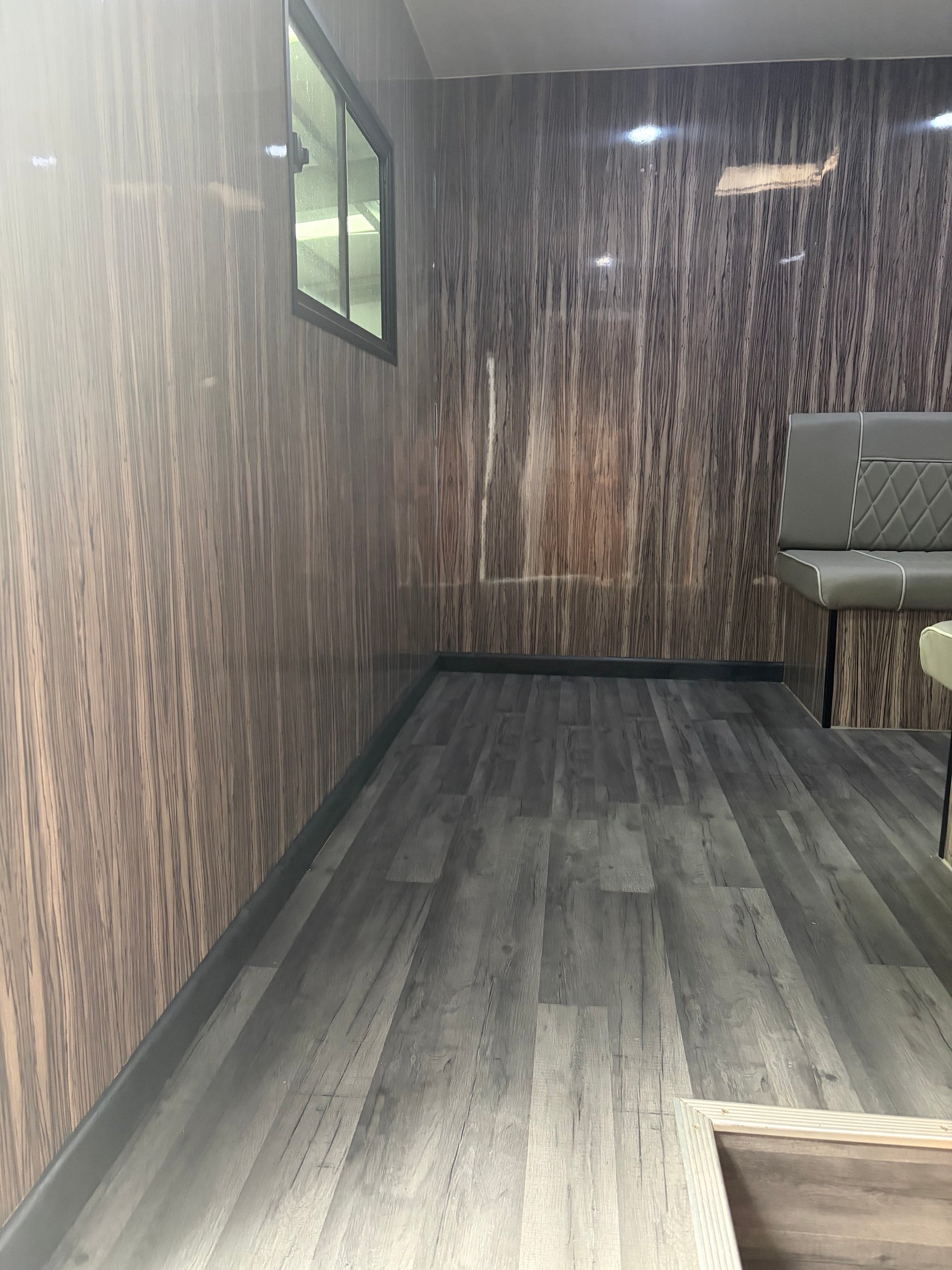 18t Volvo FM300 - Four Stalls - image 15 of 15