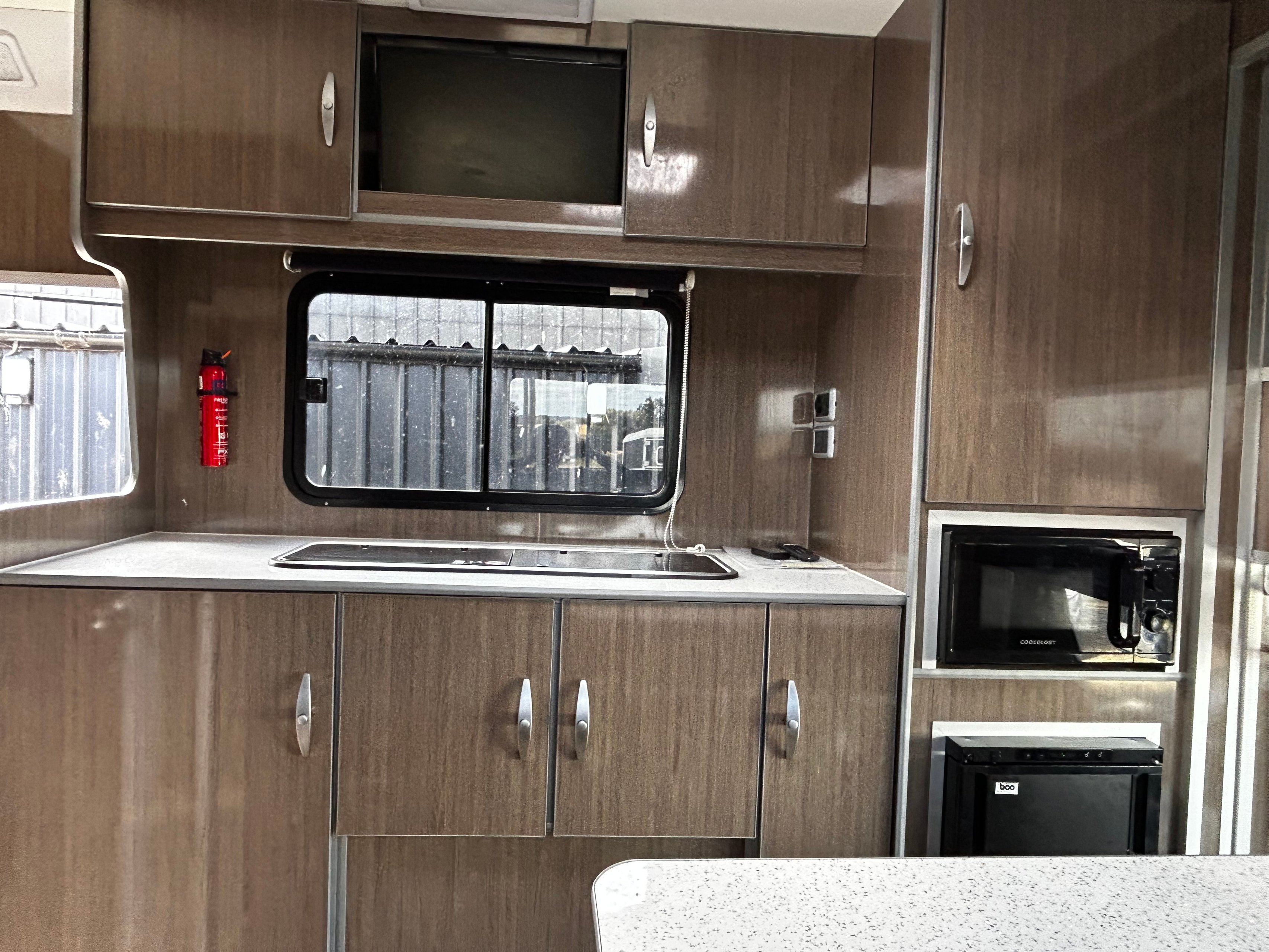 7.5t DAF LF 150 - Euro 6 Bespoke Coachbuilt Horsebox - Stalled for Three - image 15 of 18