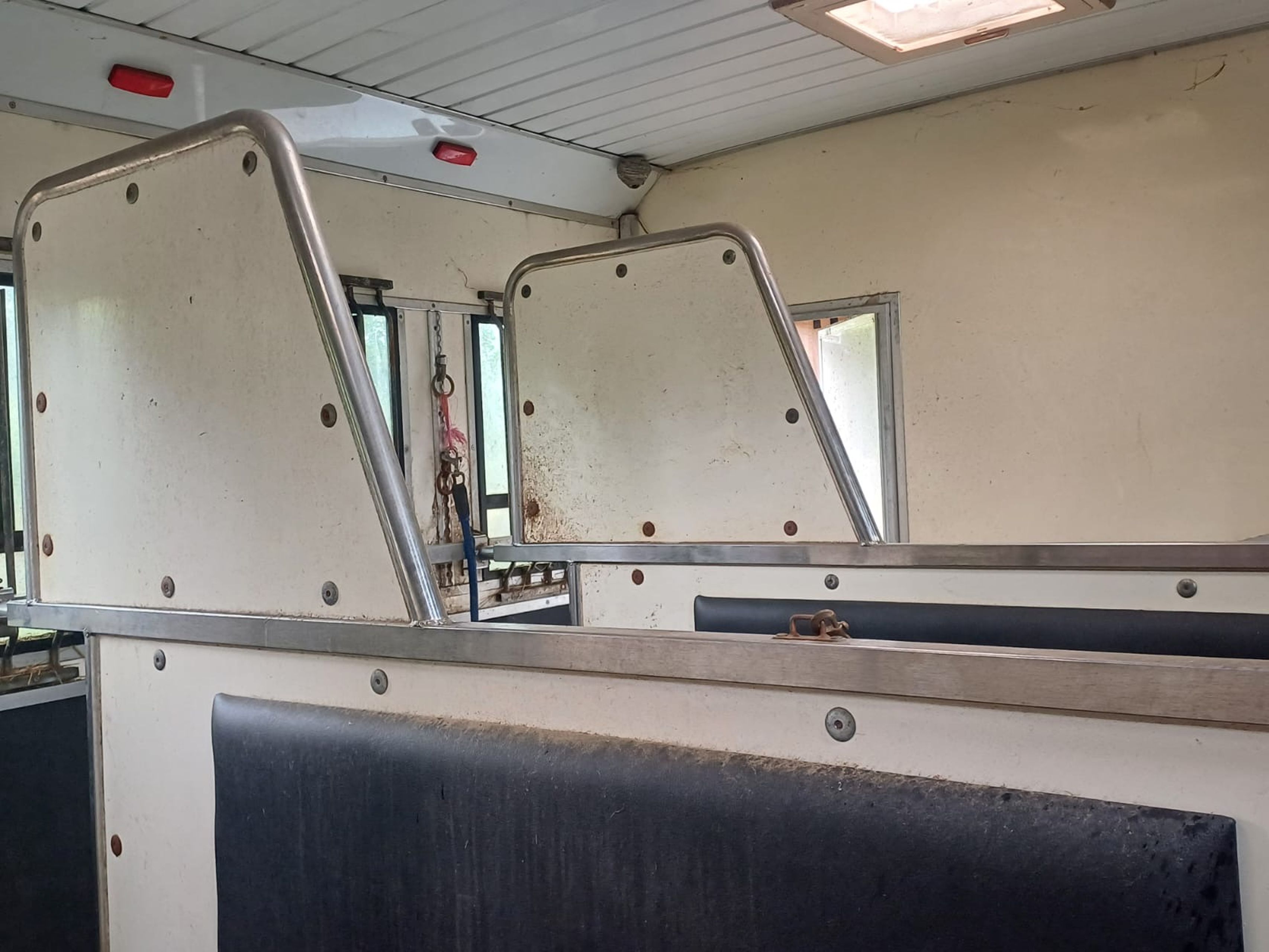 7.5T JM Coachbuilt Horsebox - image 3 of 7